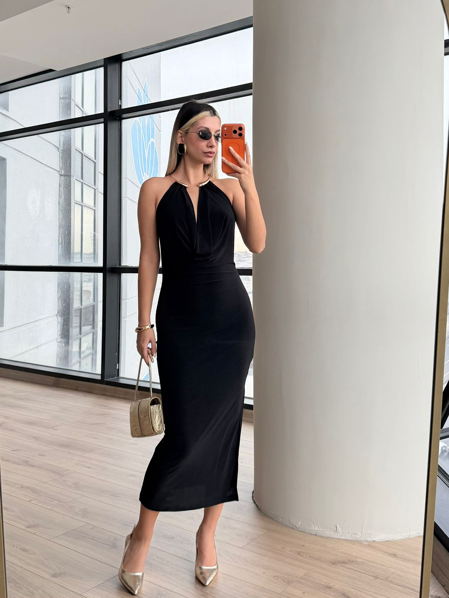 Yaka Kolye Aksesuarlı Sandy Elbise Siyah