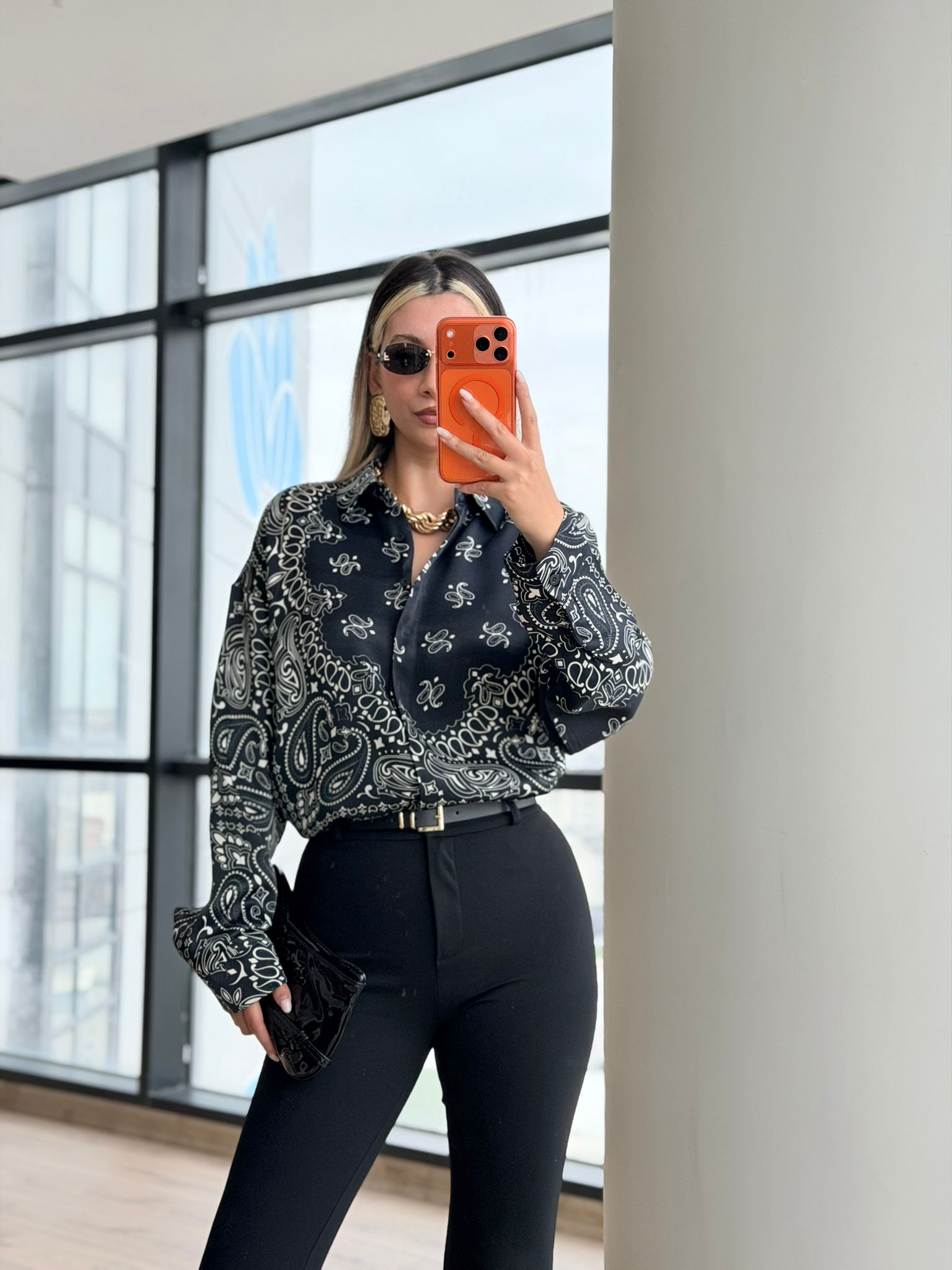 Siyah Şal Desenli Saten Gömlek