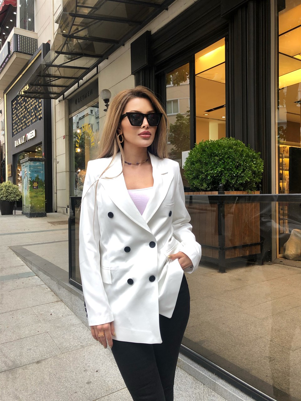 6 Düğmeli Beyaz Blazer Ceket