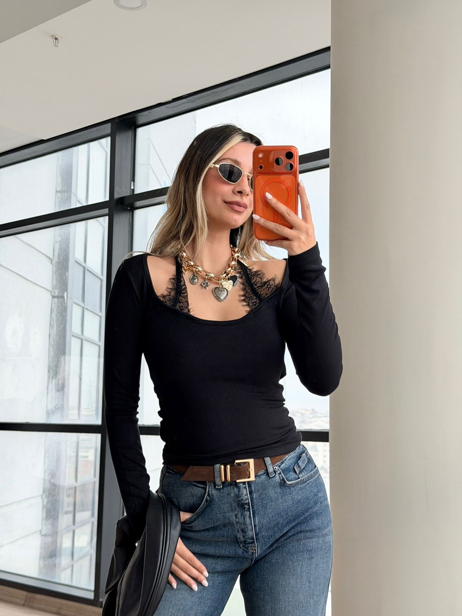 Dantel Askı Detay Siyah Fit Bluz