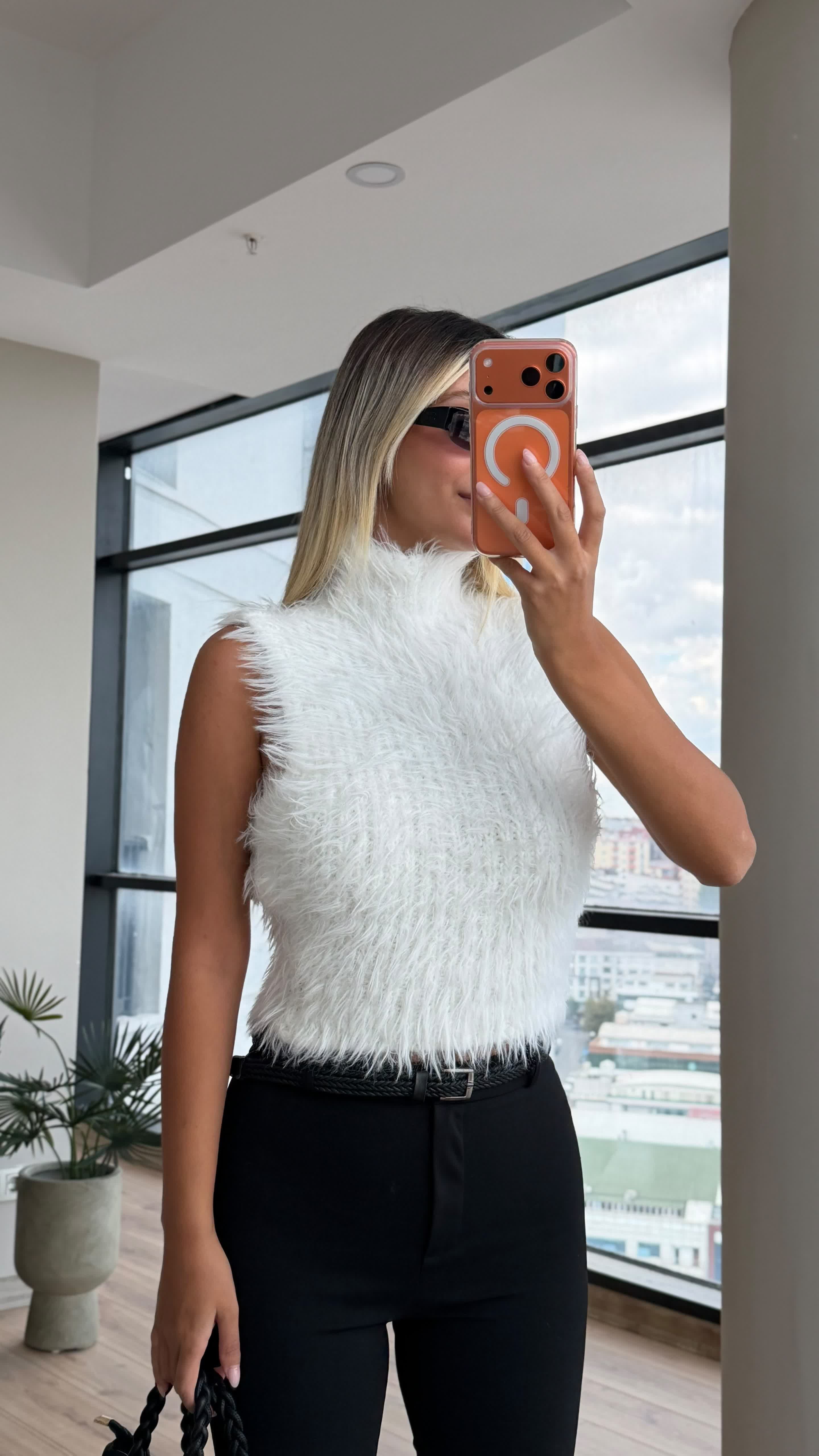 Lara Sıfır Kol Soft Yumoş Triko Beyaz