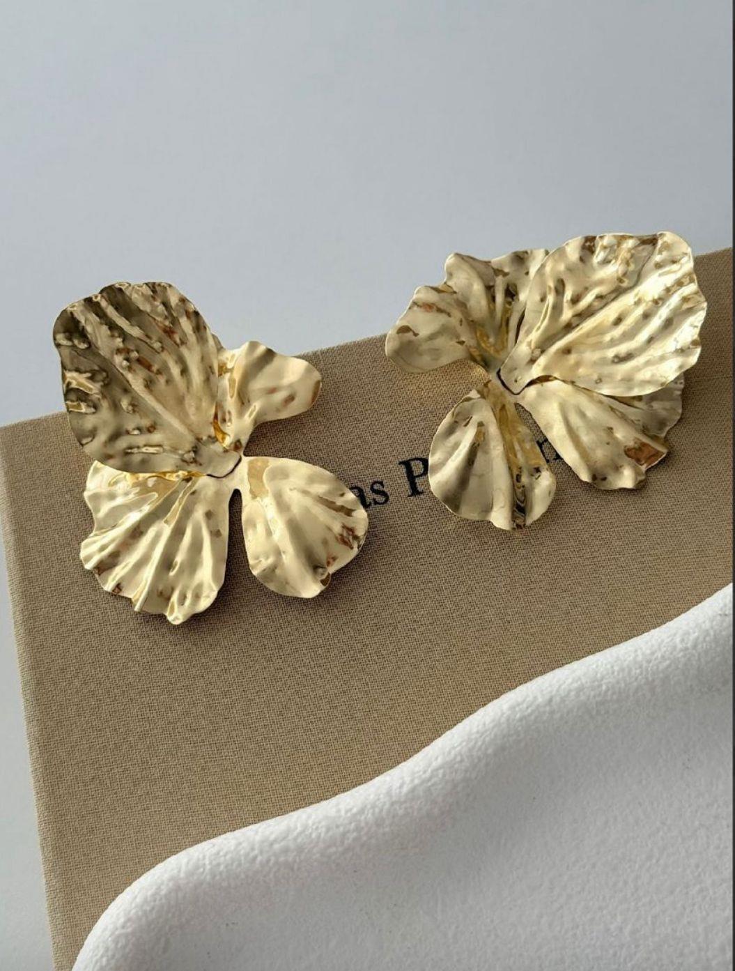 Zr Model Yaprak Gold Küpe