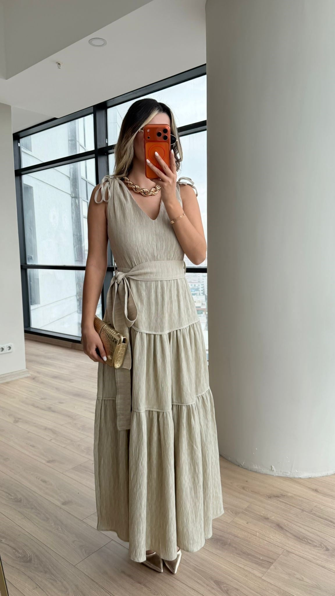 Bej Omuz Bağlamalı Katlı Maxi Elbise