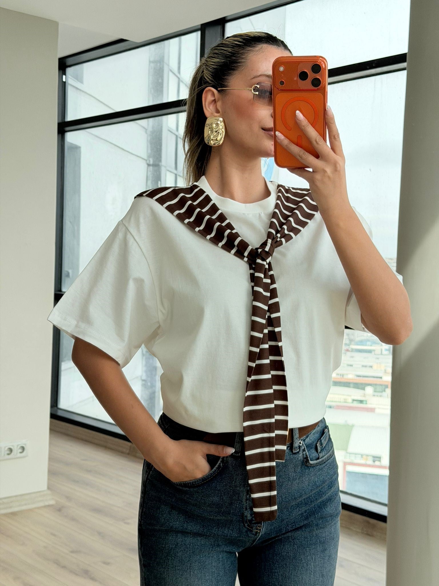 Kahverengi Çizgili Hırka Bağlama Detay Tshrt