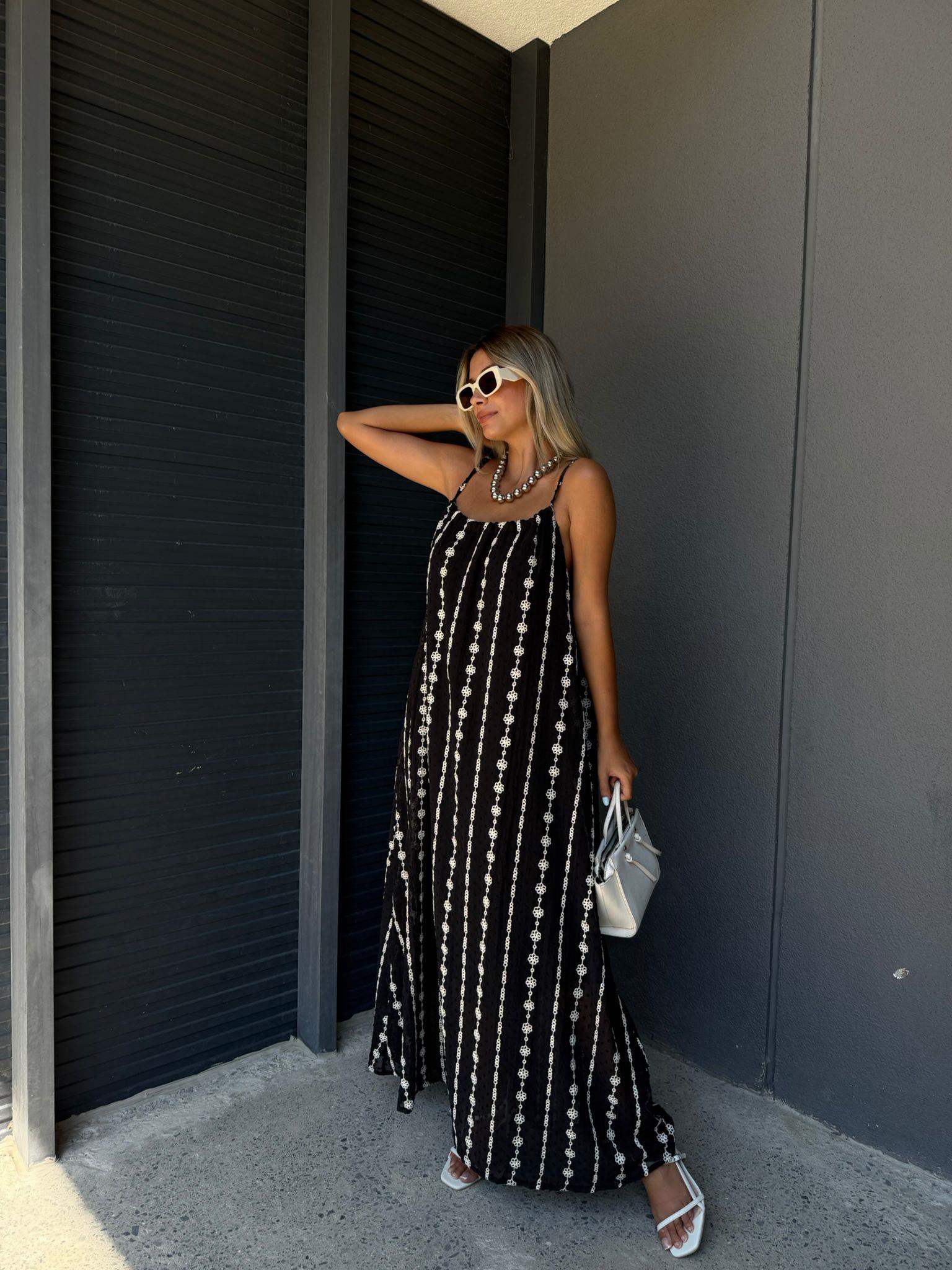 Üzeri Nakışlı İp Askılı Siyah Salaş Elbise