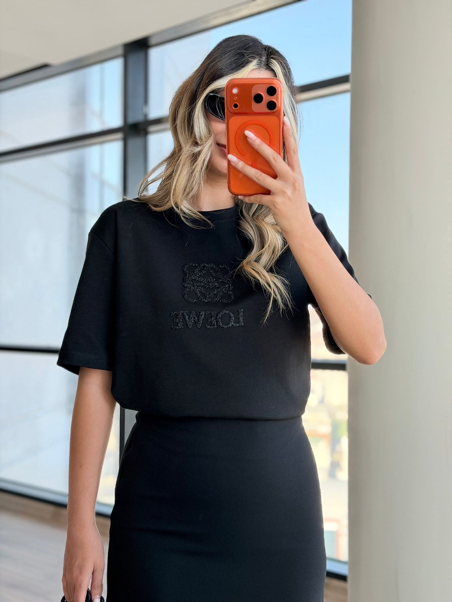 Taşlı Yazılı Siyah Tshrt