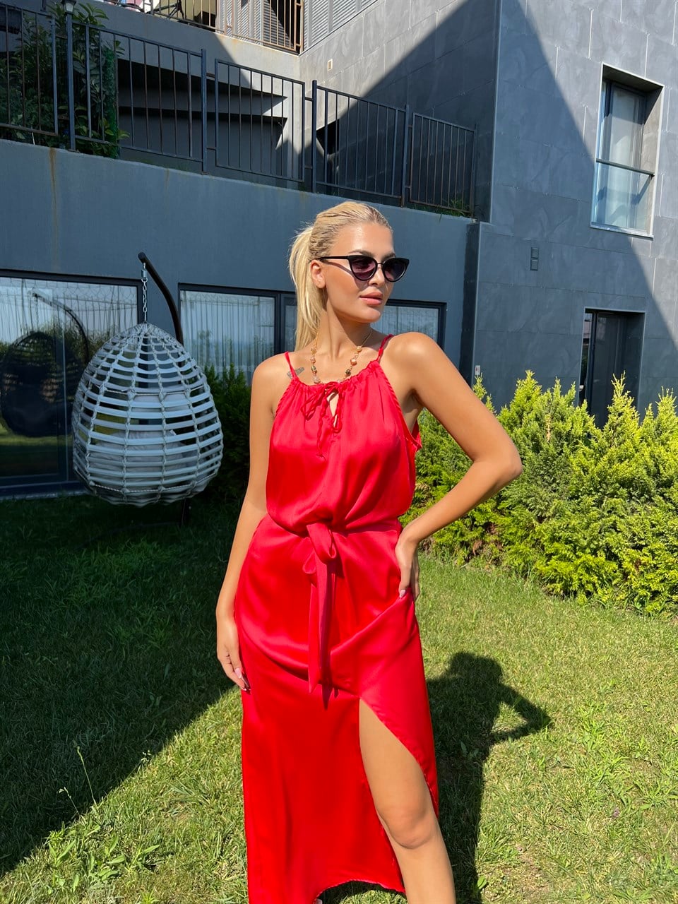 Aisha Yırtmaçlı Beli Kuşaklı Tasarım Pamuk Saten Kırmızı Elbise 