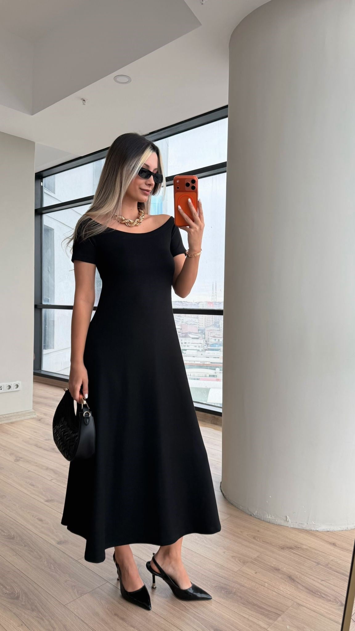 Siyah Modal Omzu Açık ZR Model Elbise