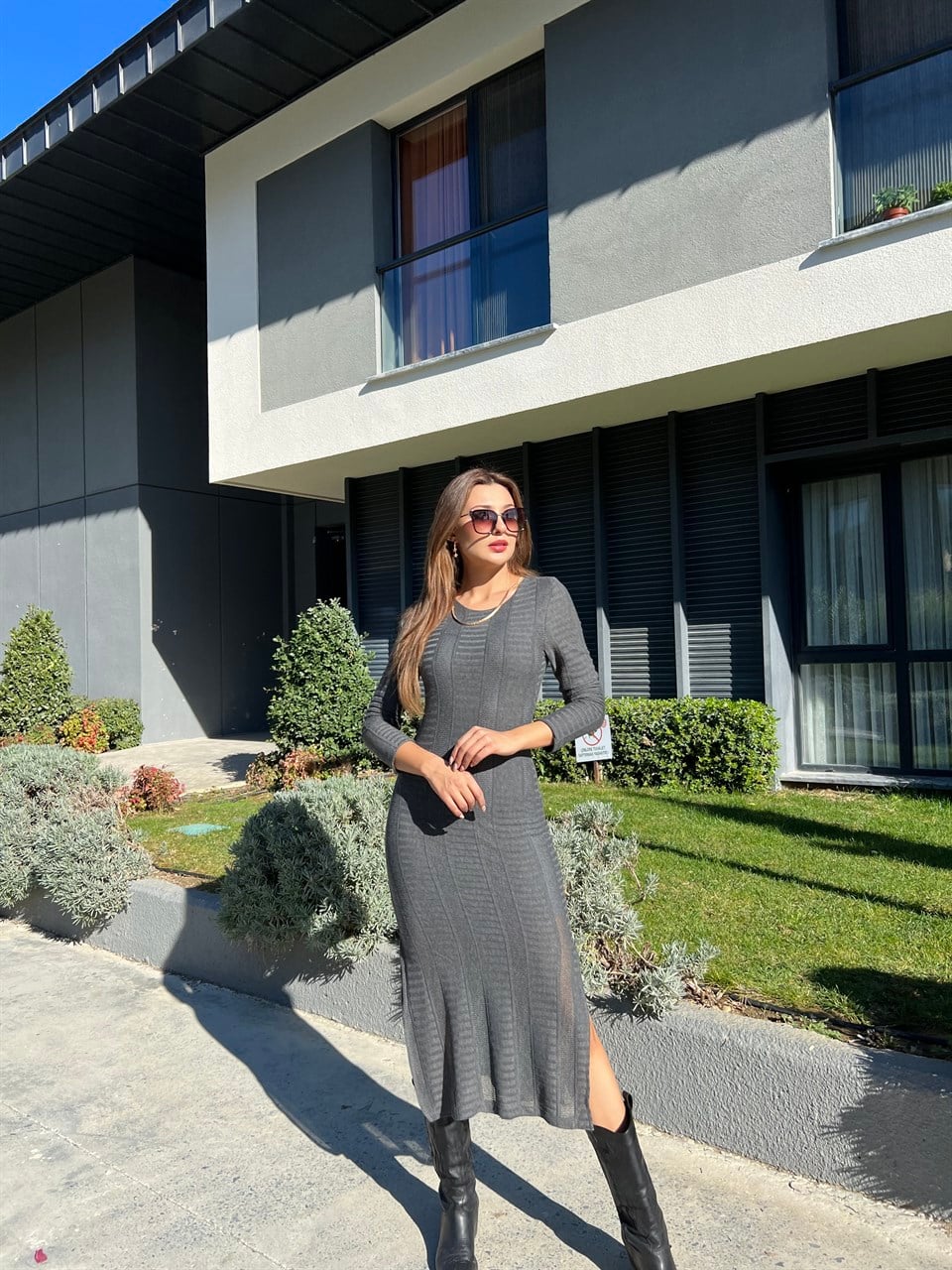 Bisiklet Yaka Yırtmaçlı Füme Triko Elbise