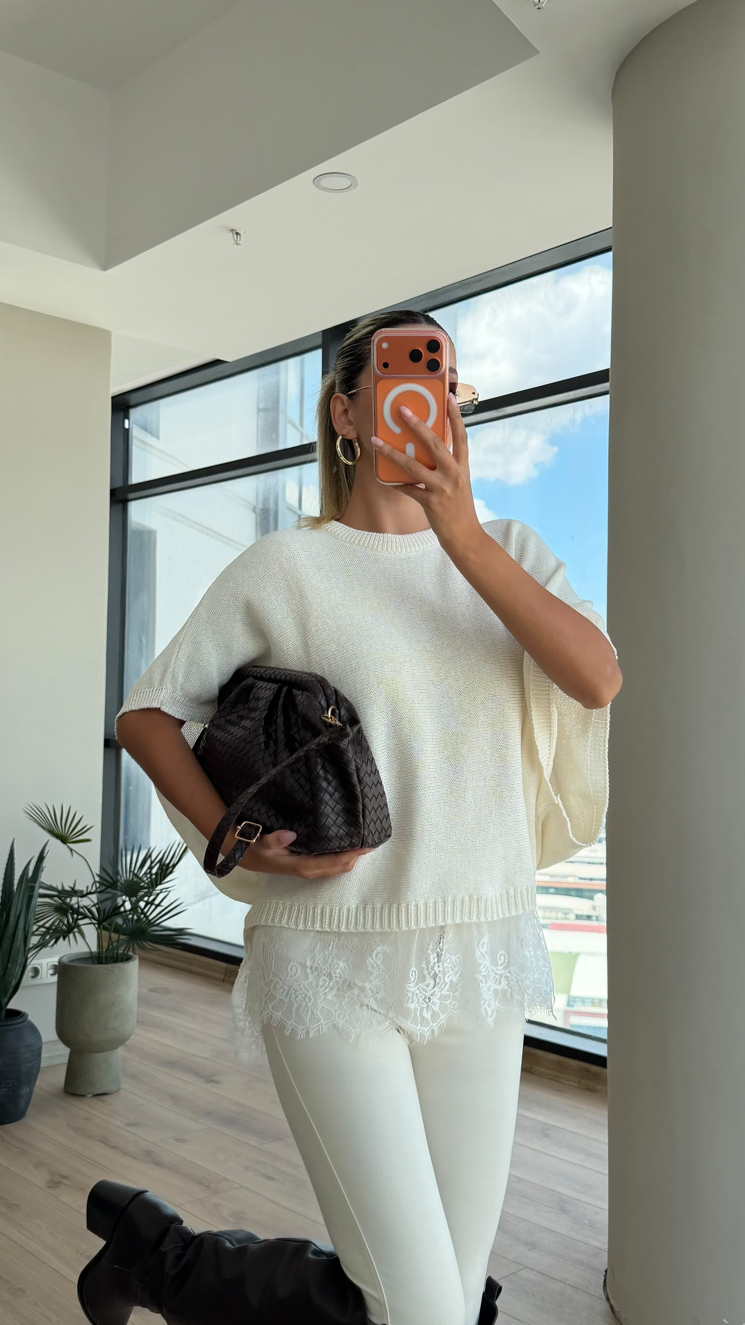 Mollin Dantel Detaylı Triko Bluz Ekru