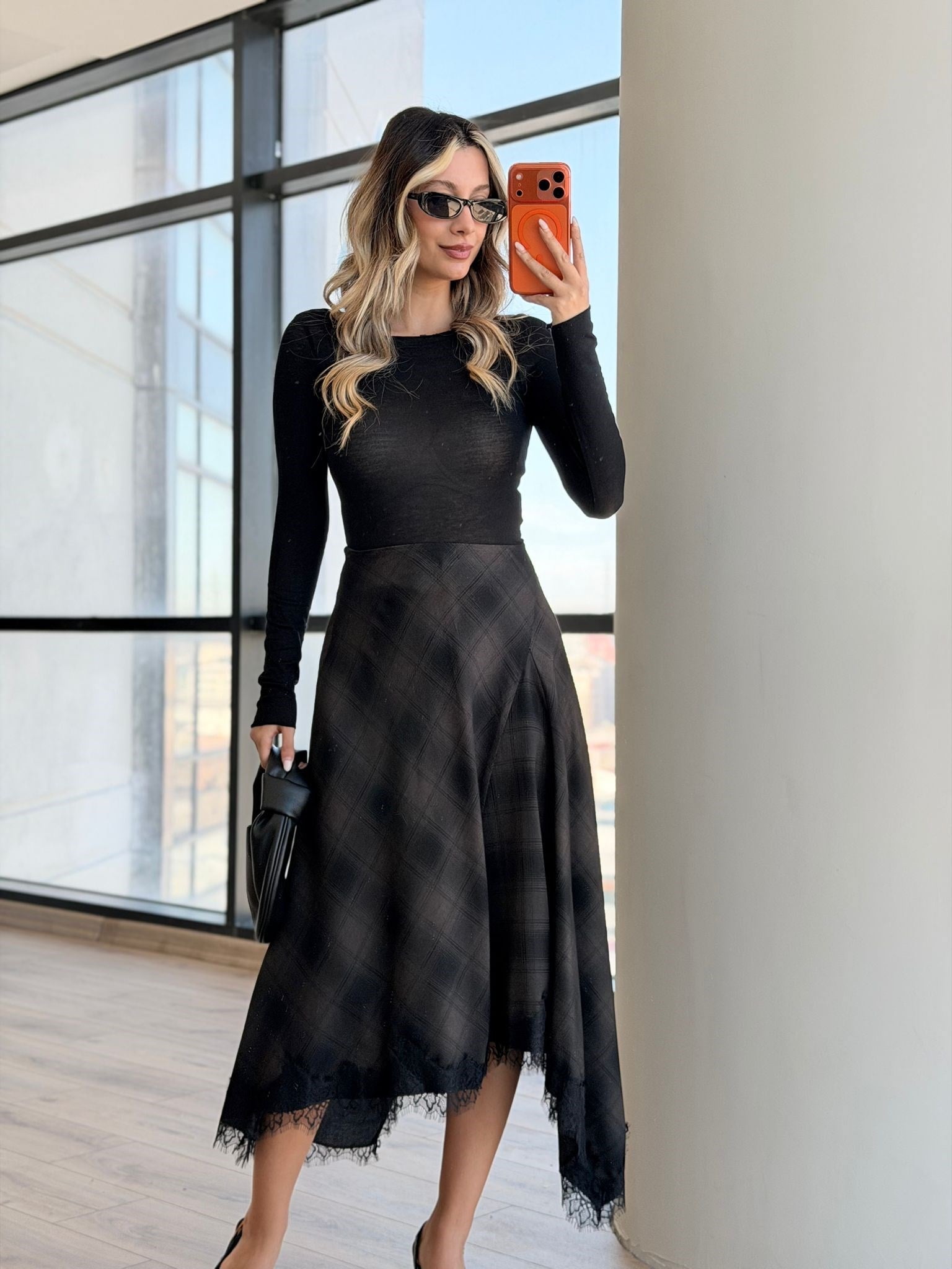 Dantel Detay Koyu Ekose Etek