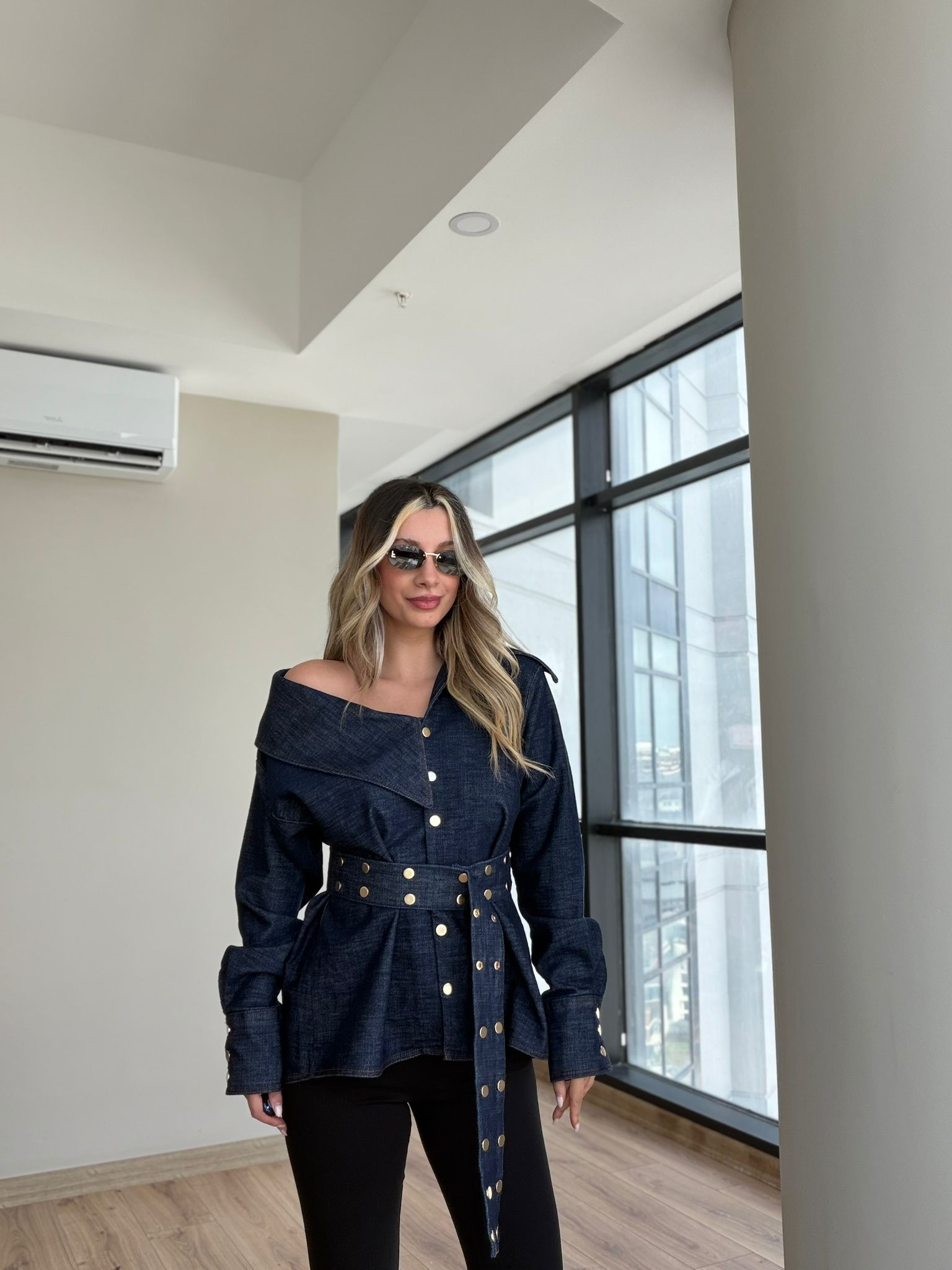 Limited Ariana Asimetrik Yaka Çakılı Denim Tasarım Gömlek Mavi