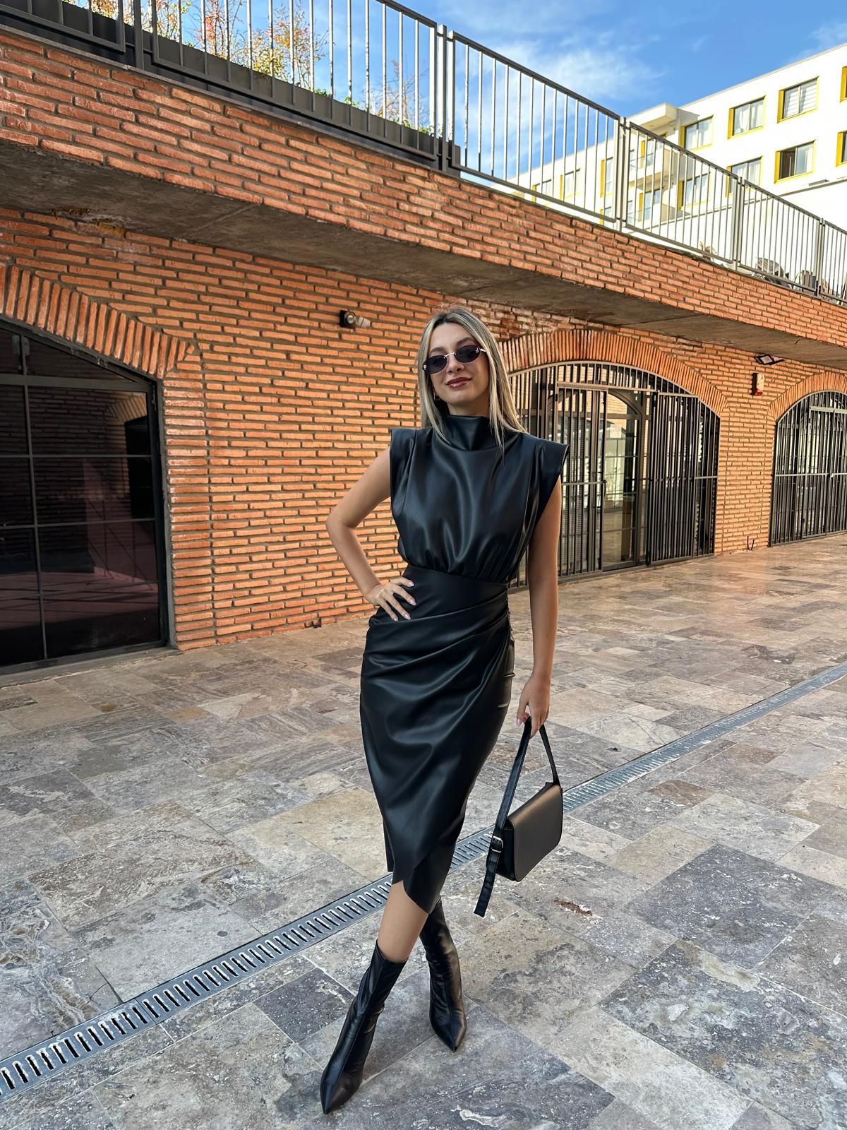 Degaje Yaka Bel Büzgülü Deri Elbise Siyah kelb2041ny