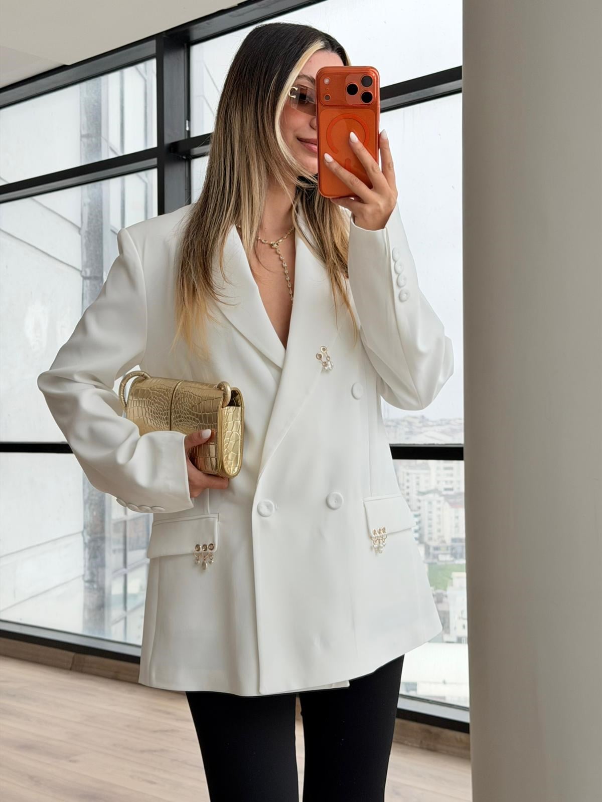 Astarlı Küpeli Ceket Beyaz