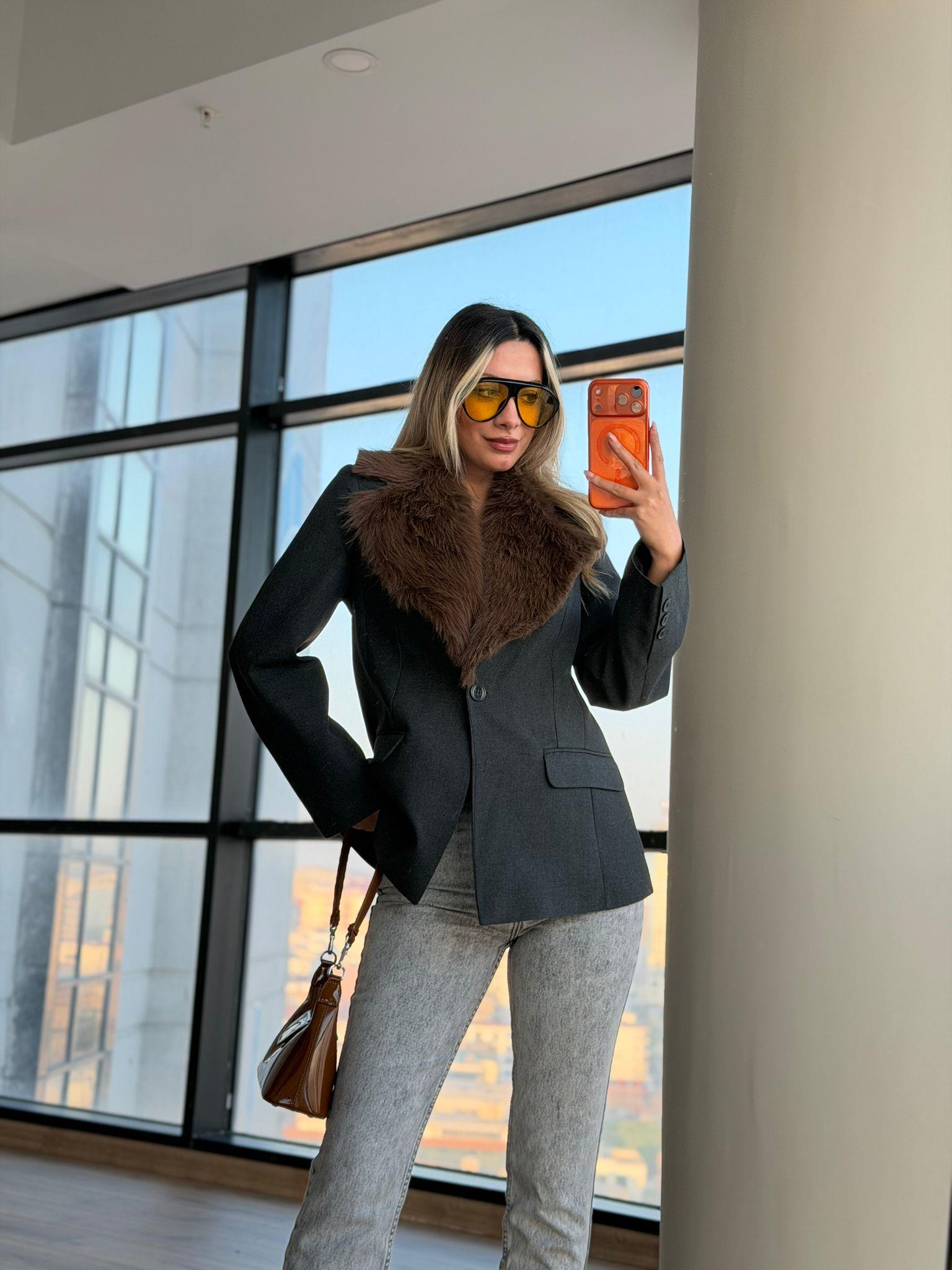 Tüy Yakalı Antrasit Blazer Ceket