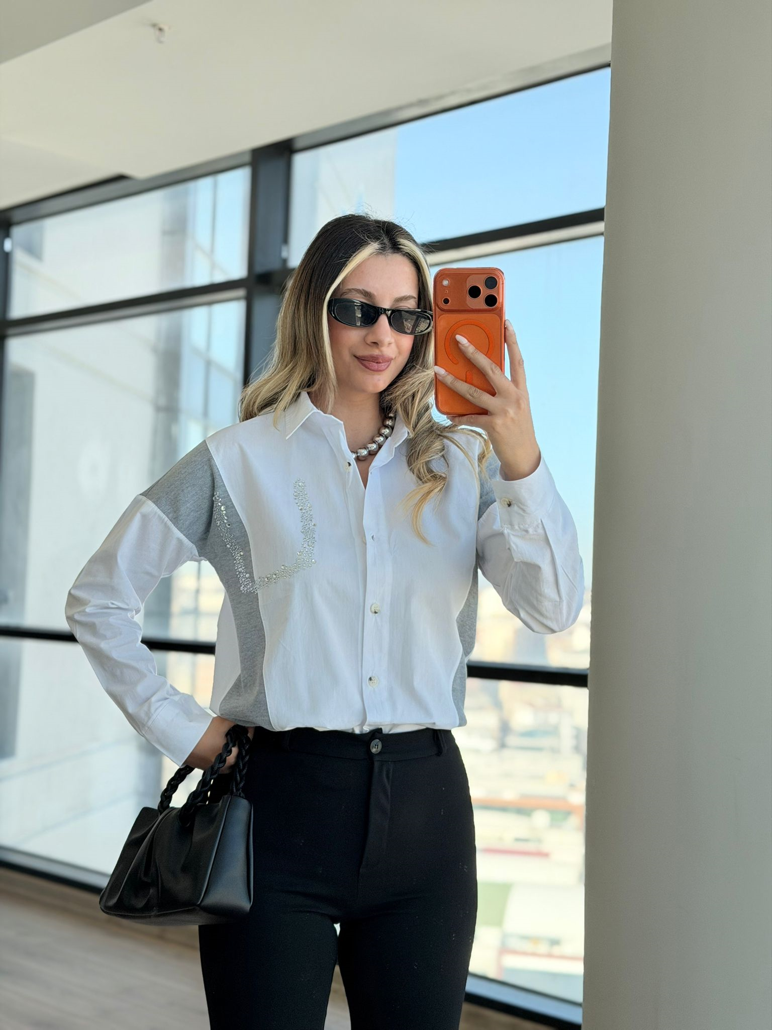 Beyaz Gri Garnili Taşlı Gömlek