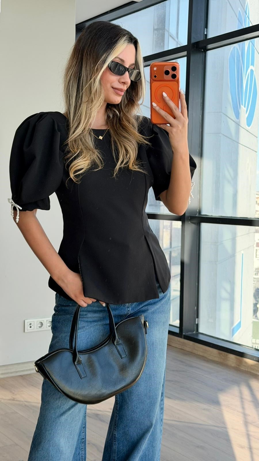 Kolları İnci Fiyonk Bluz Siyah