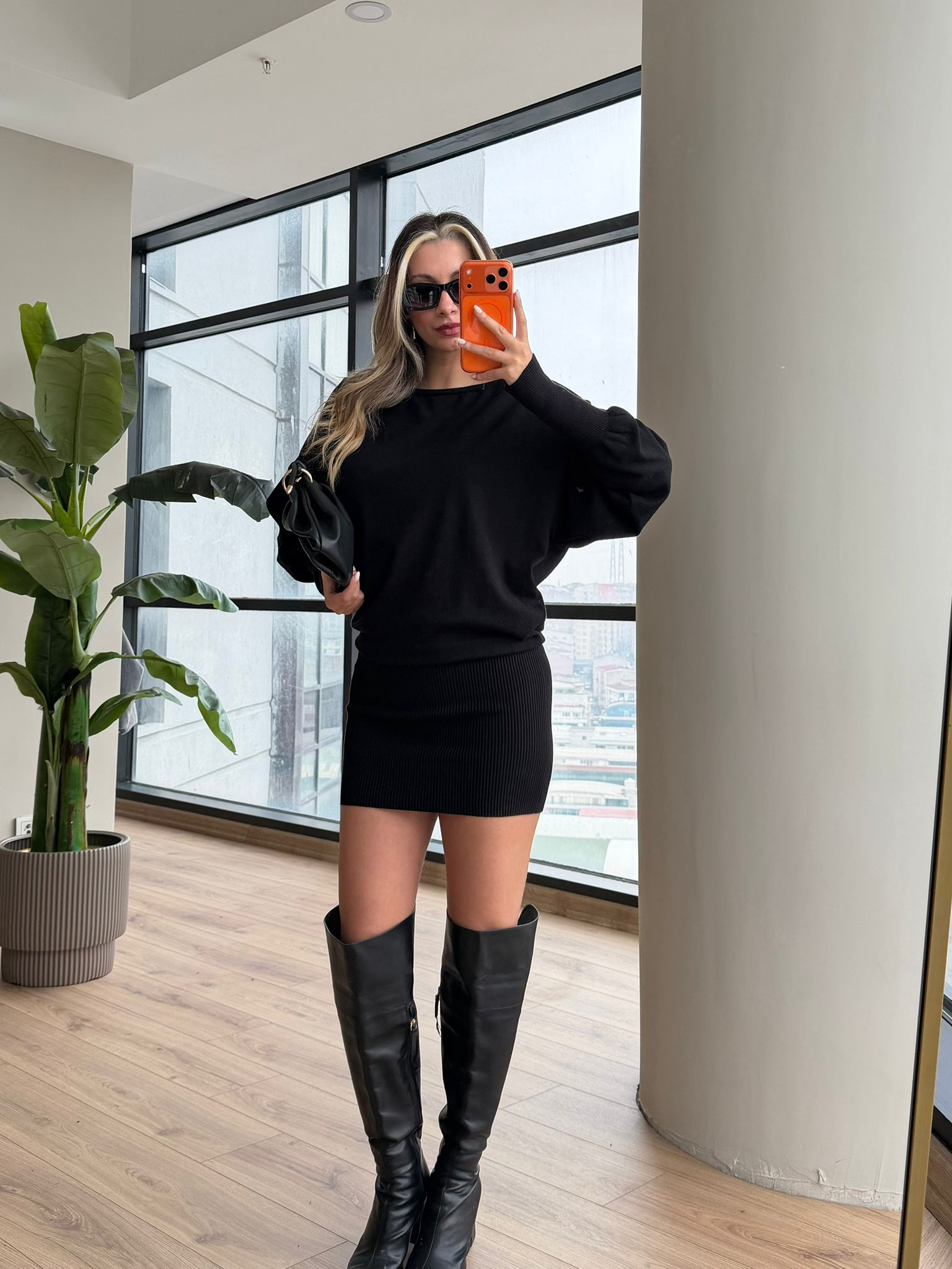 Düşük Yaka Mini Triko Siyah