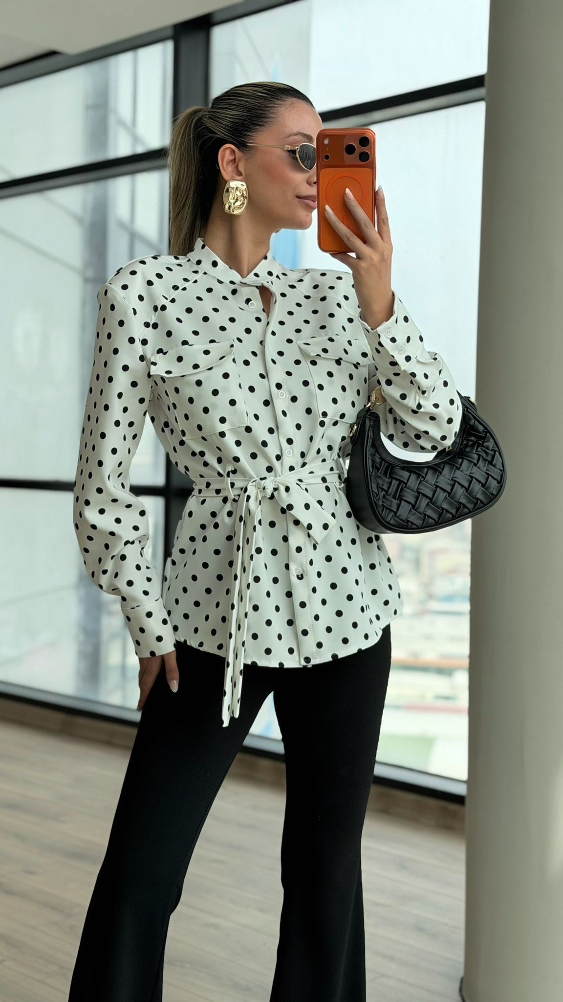 Kapak Cep Kuşaklı Puantiyeli Tasarım Gömlek