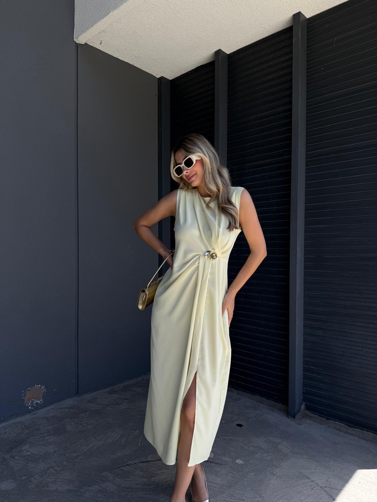 Açık Sarı Sıfır Kol Melida Tokalı Elbise 