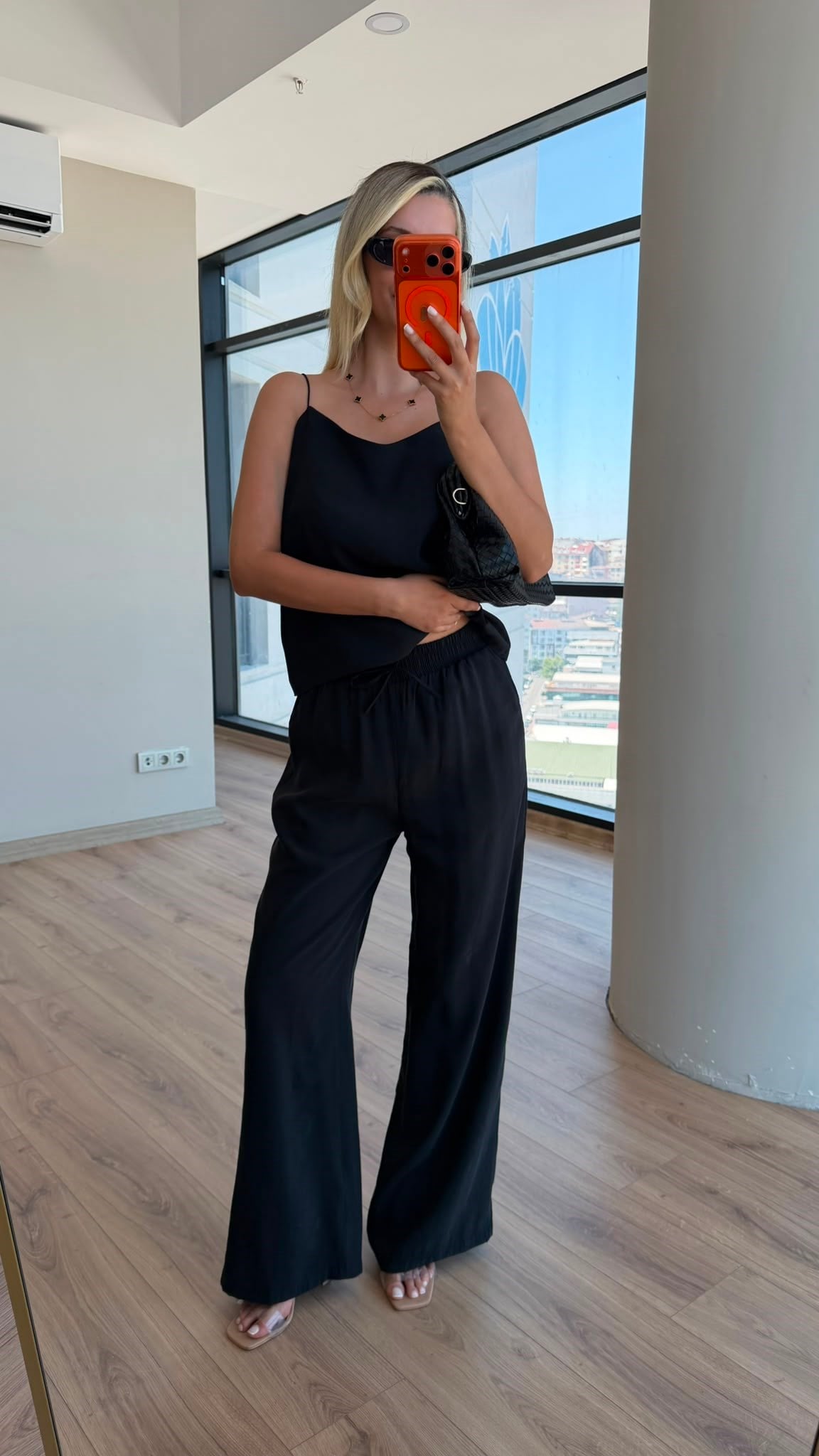 Yarım V Yaka Günlük Askılı Kadın Spor Şık Takım Siyah