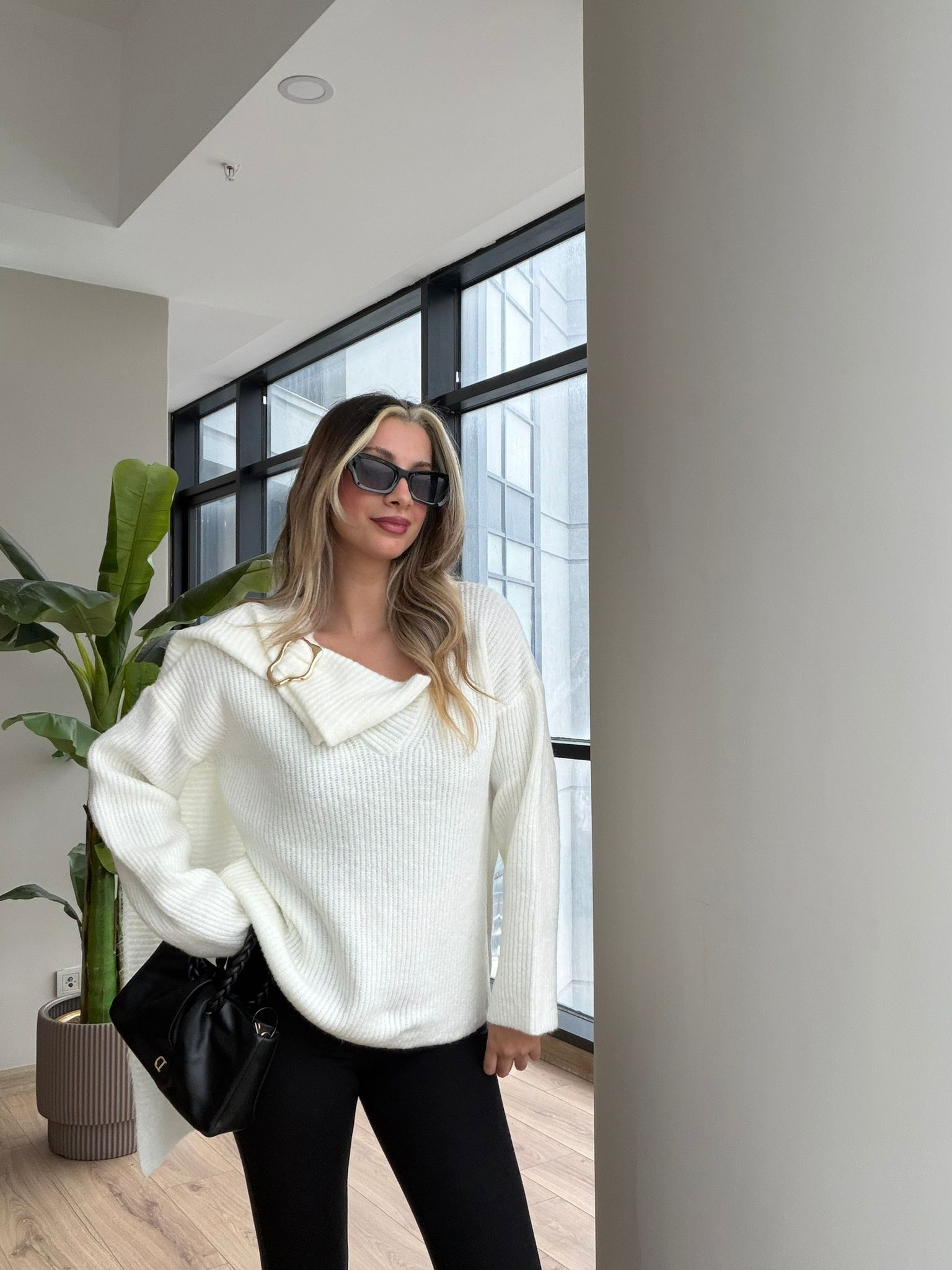 Aksesuar Şallı Beyaz Kazak