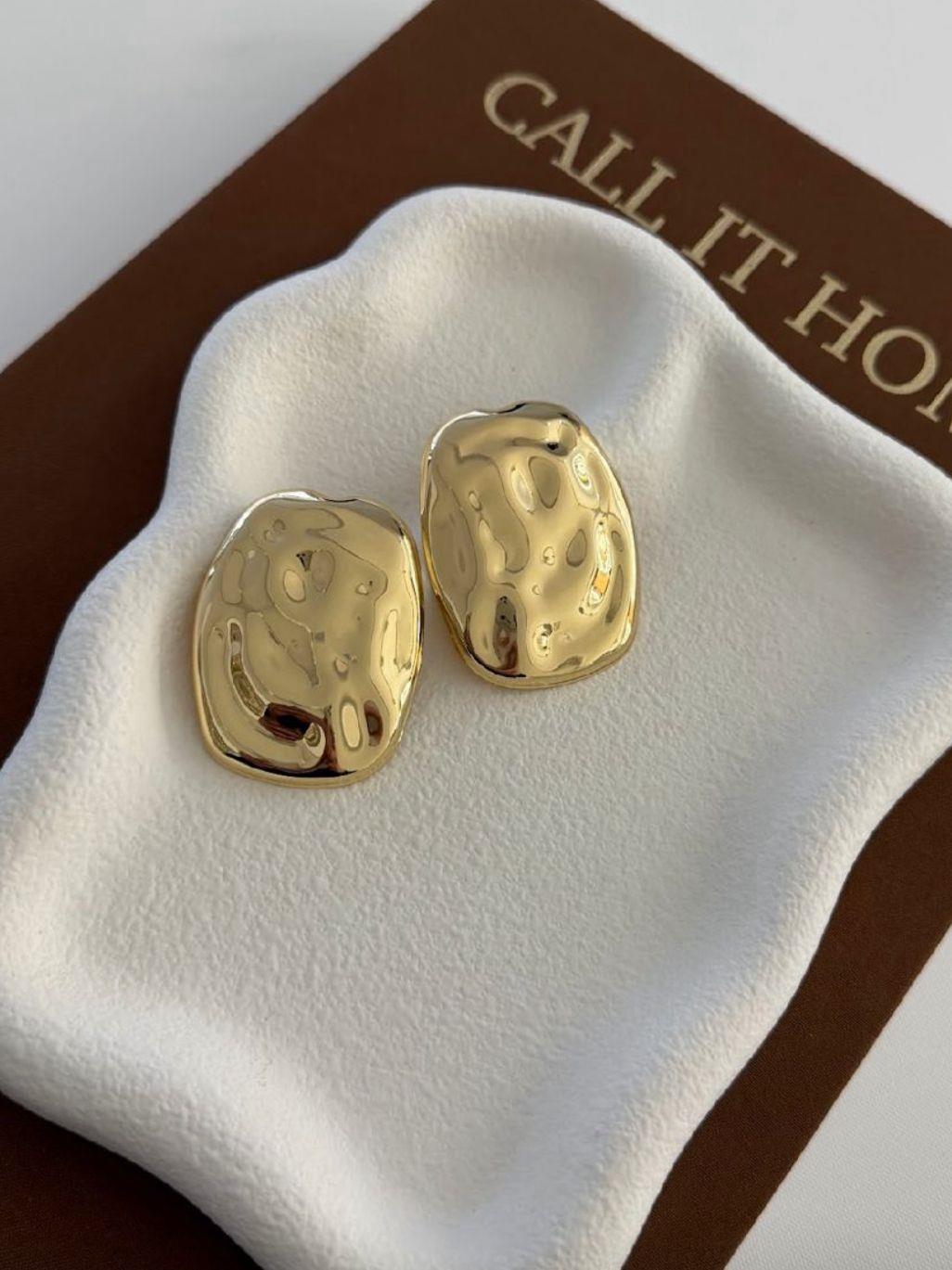 Vira Pinterenst Model Gold Küpe