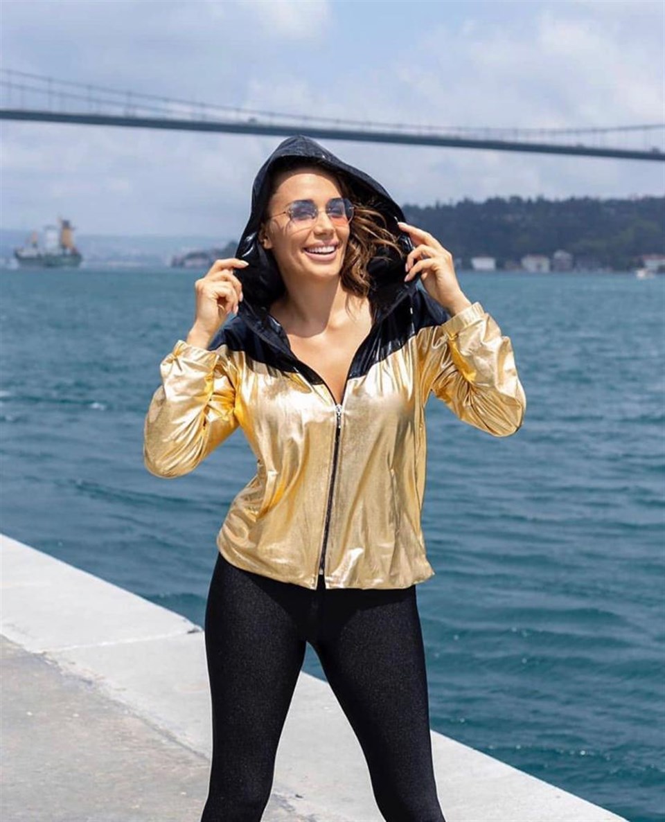 Fermuarlı Kapüşonlu Yağmurluk 