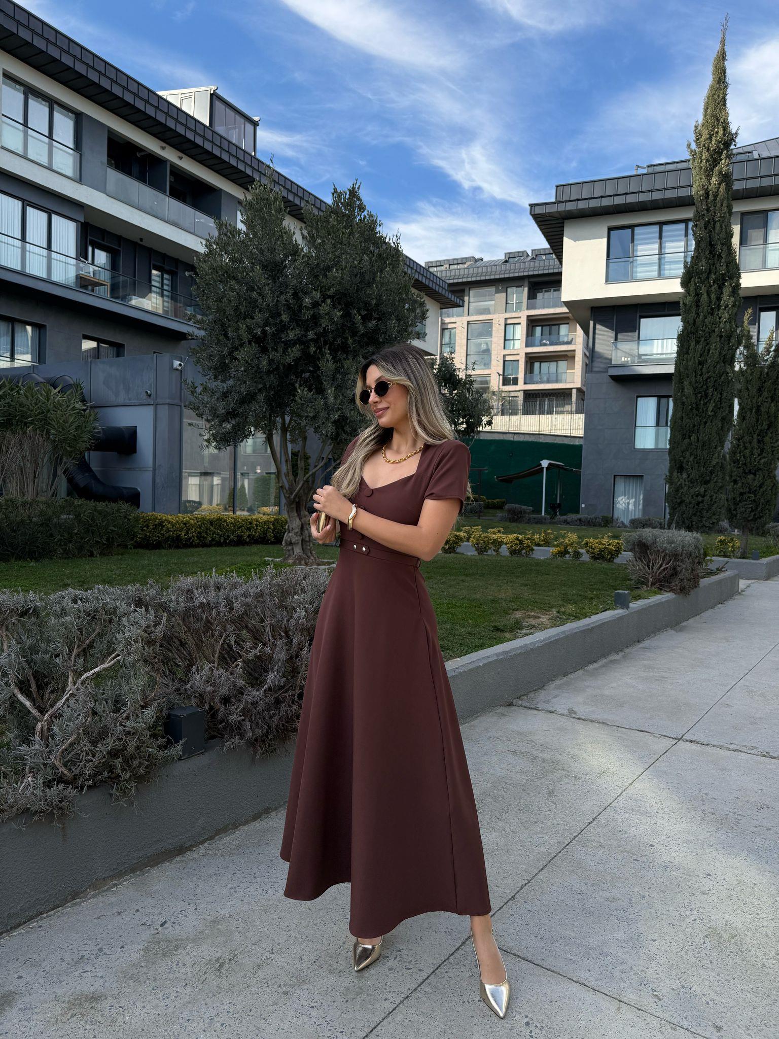 Fransız Yaka Üç Düğme Kemerli Elbise Kahverengi kelb2217ny