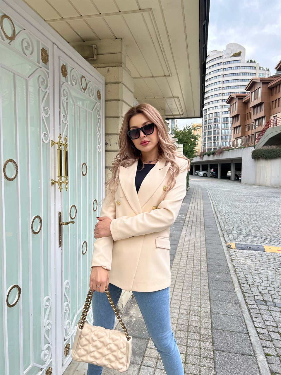 Gold Düğmeli Krem Blazer Ceket