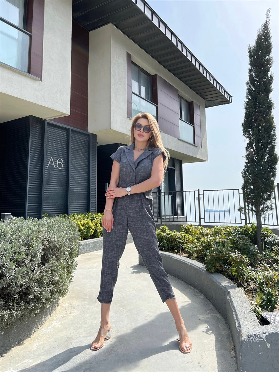 Gri Kemerli Kroseçli Keten Tulum