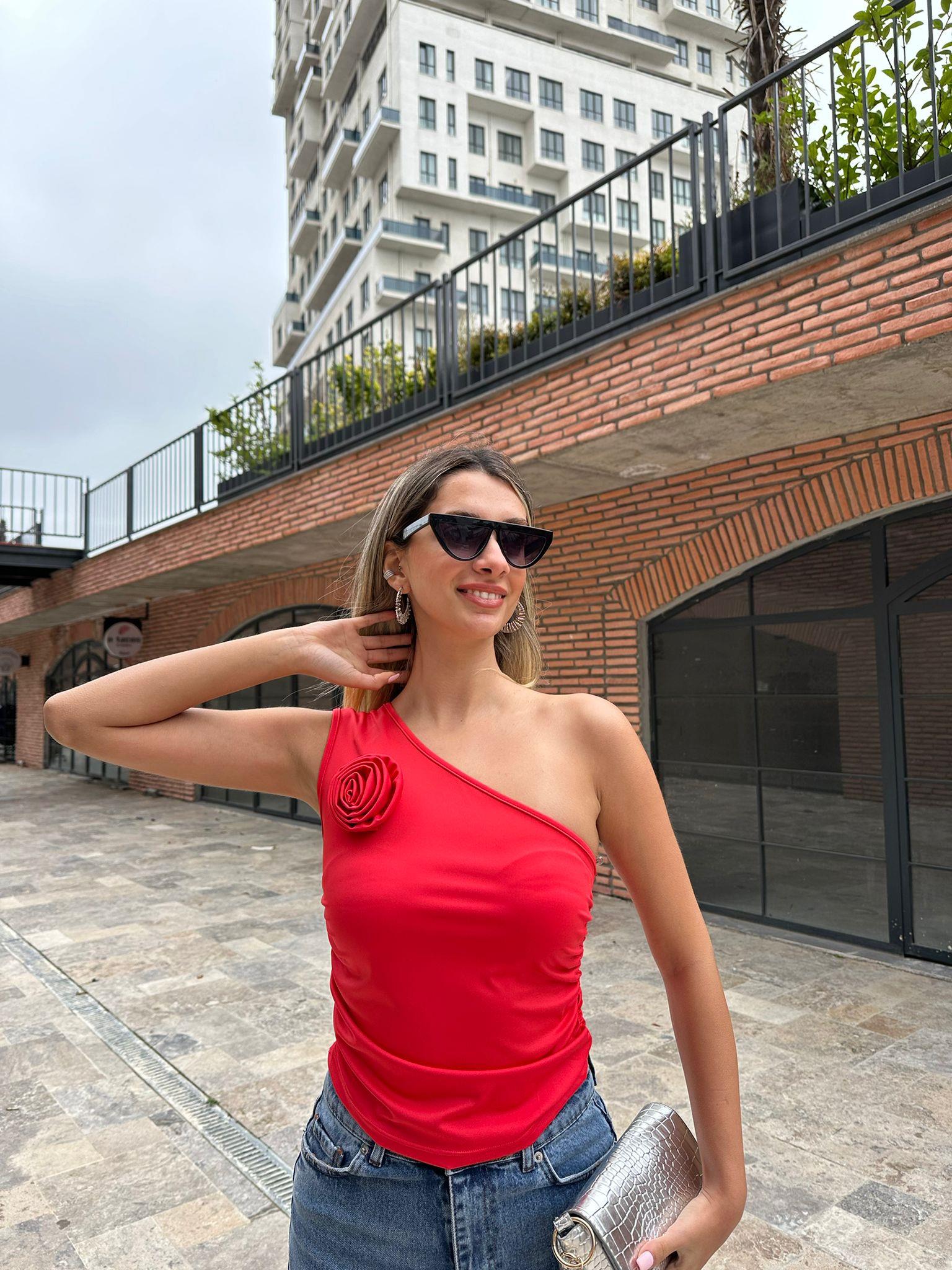 Gül Broşlu Tek Kol Kırmızı Bluz 07062121