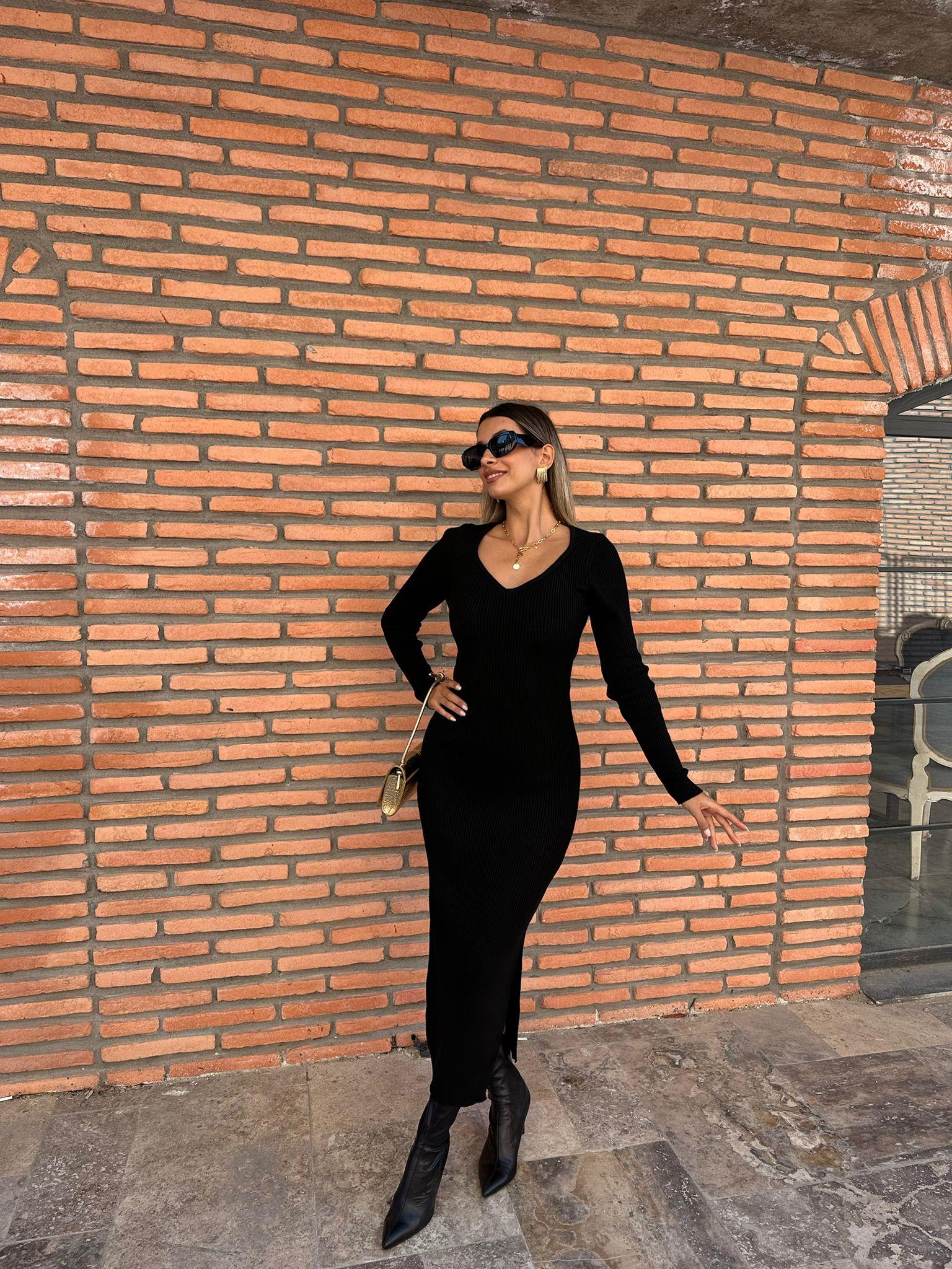 Kalp Yaka Yırtmaçlı Triko Elbise Siyah 0706211109