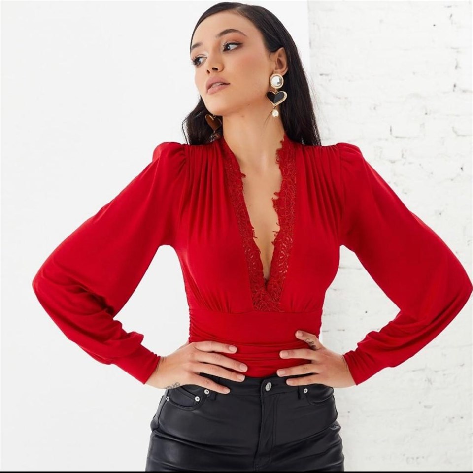 Kırmızı Dantel Yaka BodySuit