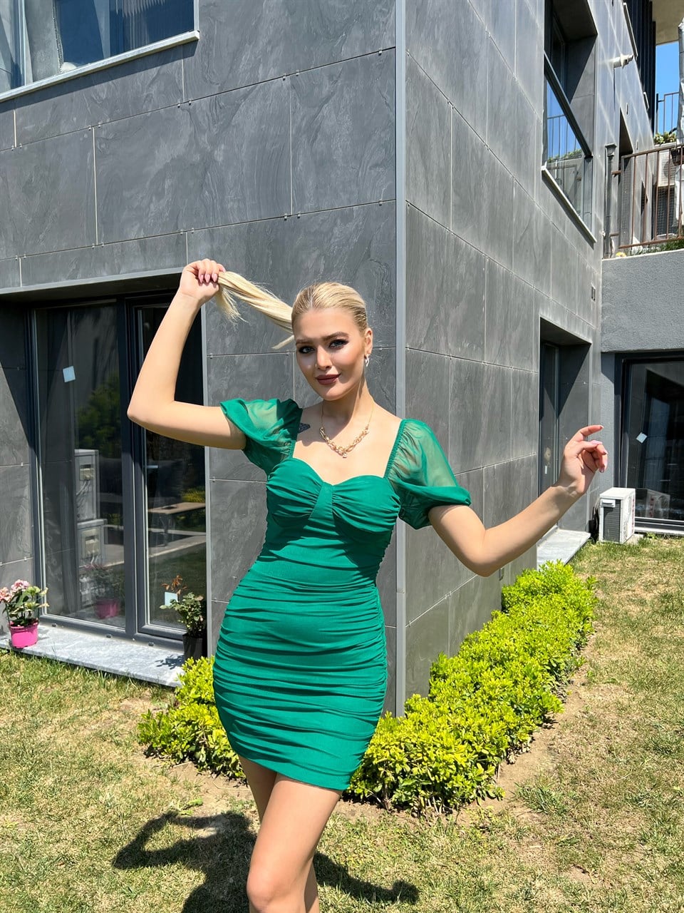 Kolları Tül Detaylı Mini Yeşil Elbise