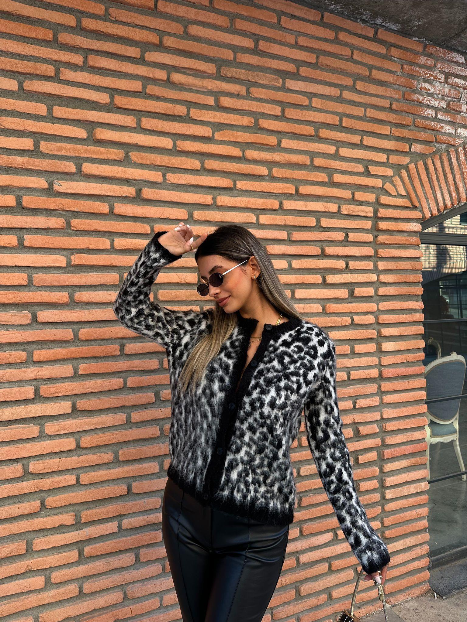 Leopar Desen Siyah Şerit Soft Hırka Beyaz hrk001qstyl
