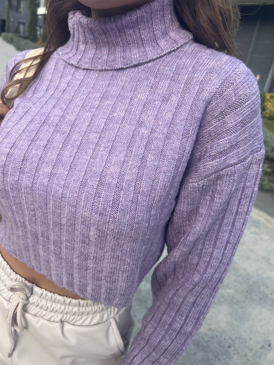 Lila Boğazlı Crop Kazak