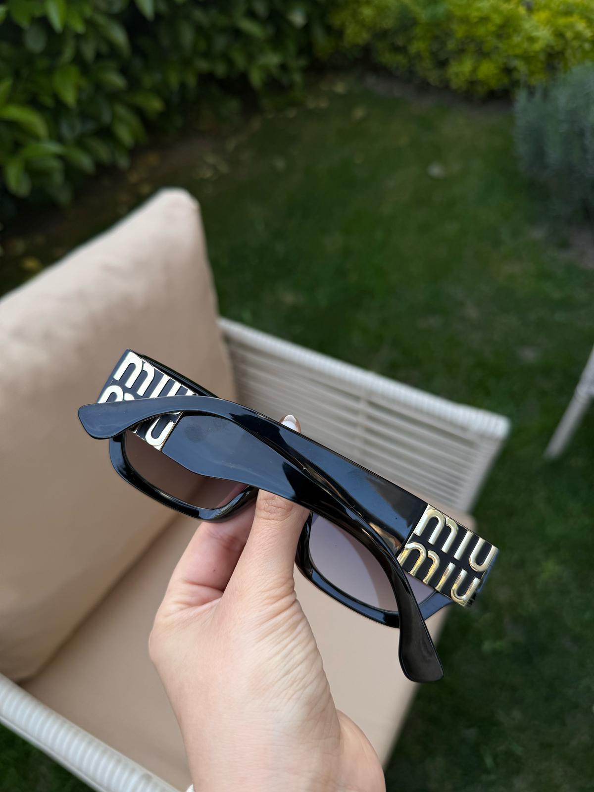 M-u Kalın Gold Amblemli Siyah GözlükMU002