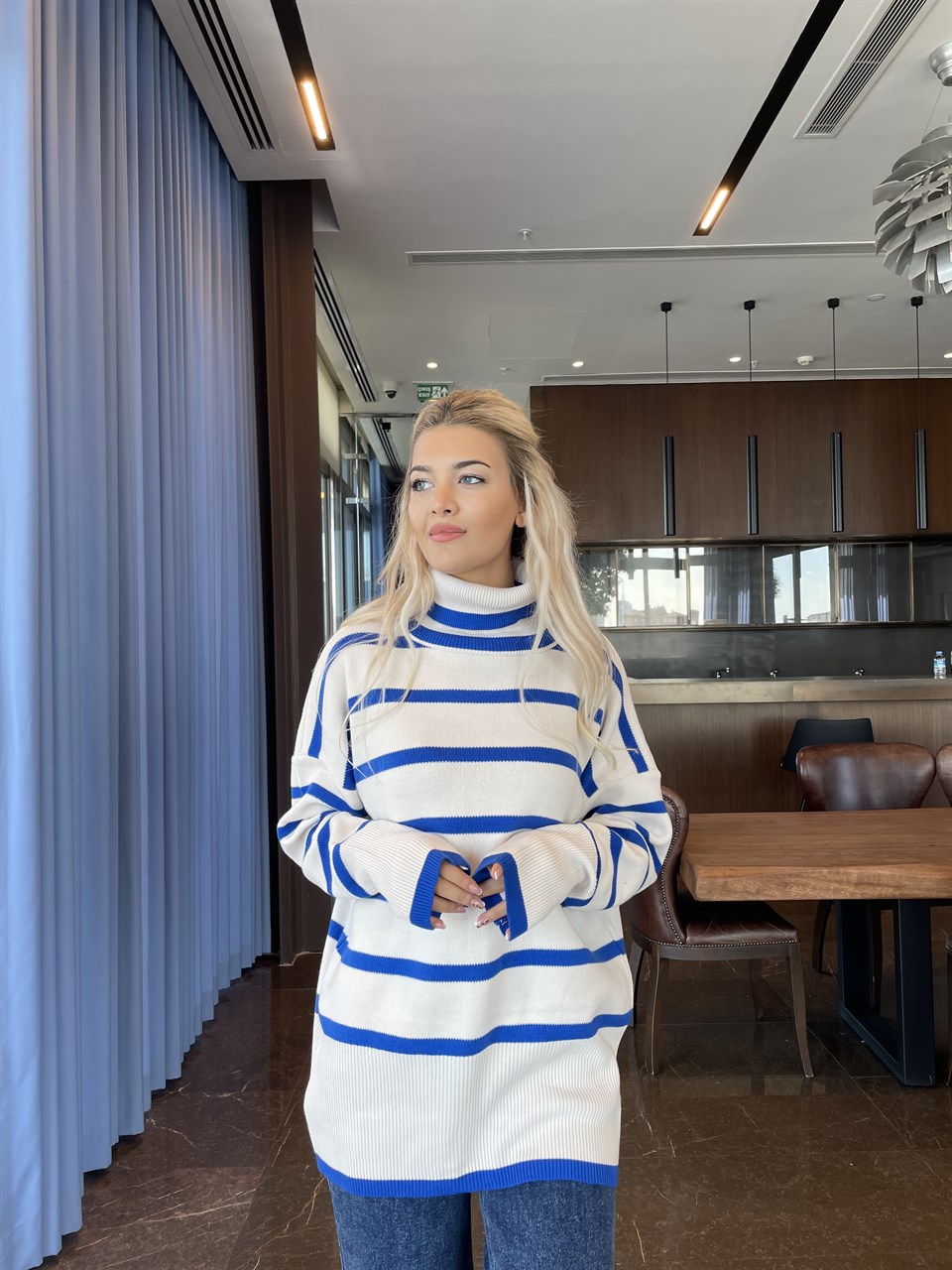 Mavi Çizgili Oversize Boğazlı Triko