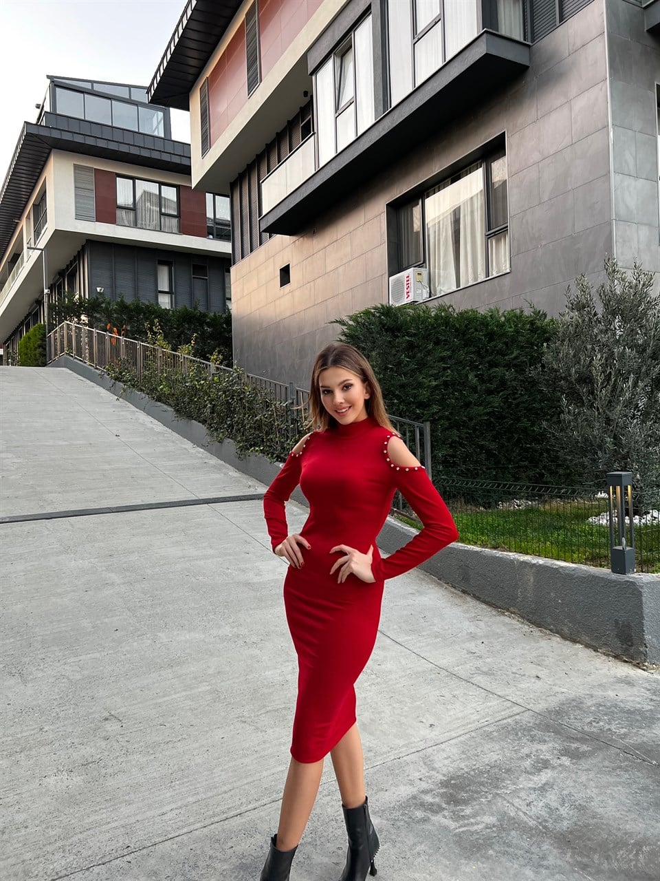 Omuz Taşlı Kırmızı Kalem Triko Elbise  9574