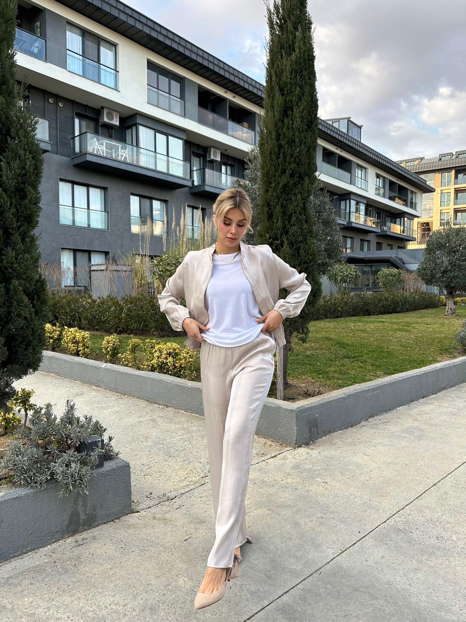 Parlak Görünümlü Bej Spor Takım  17510