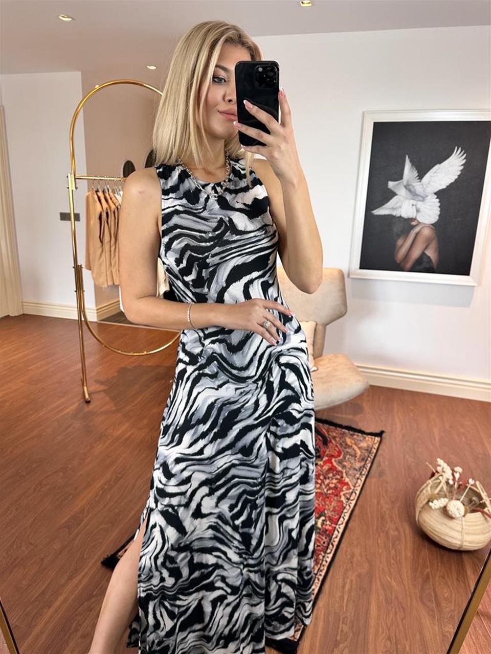 Sırtı Çapraz Yırtmaçlı Zebra Elbise 1005231