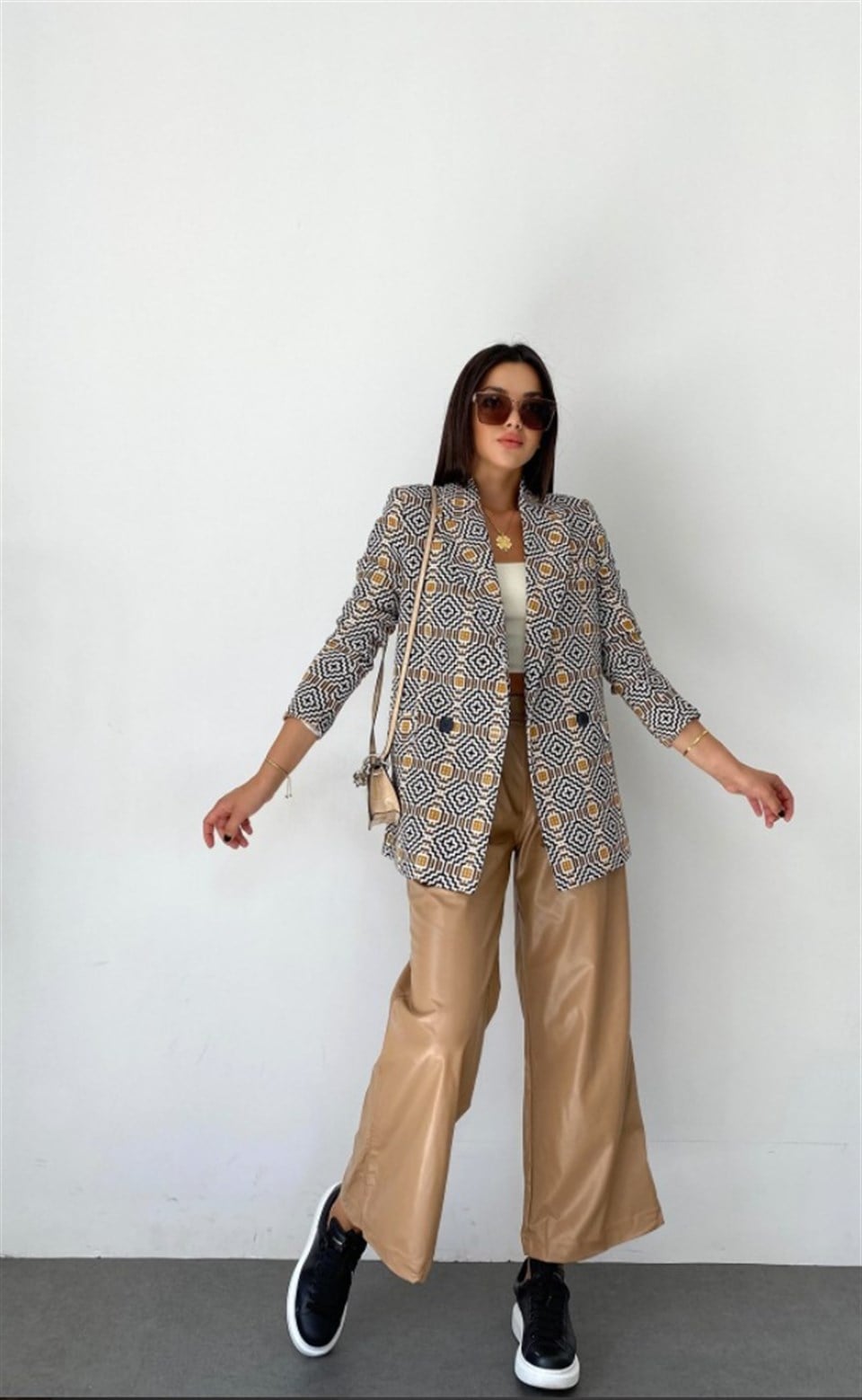 Taba Siyah Kol Düğme Detay Blazer