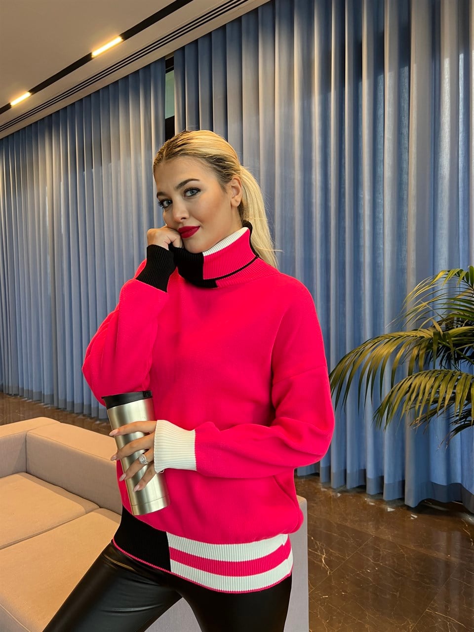 Üç Renk Pembe Boğazlı Triko Kazak