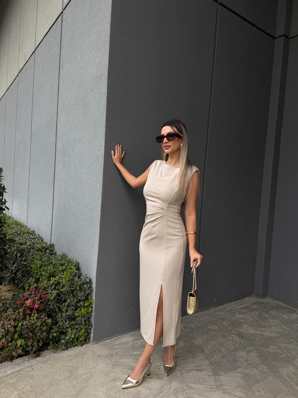 Viona Pili Detay Yırtmaçlı Bej Kalem Elbise kelb2145swmn