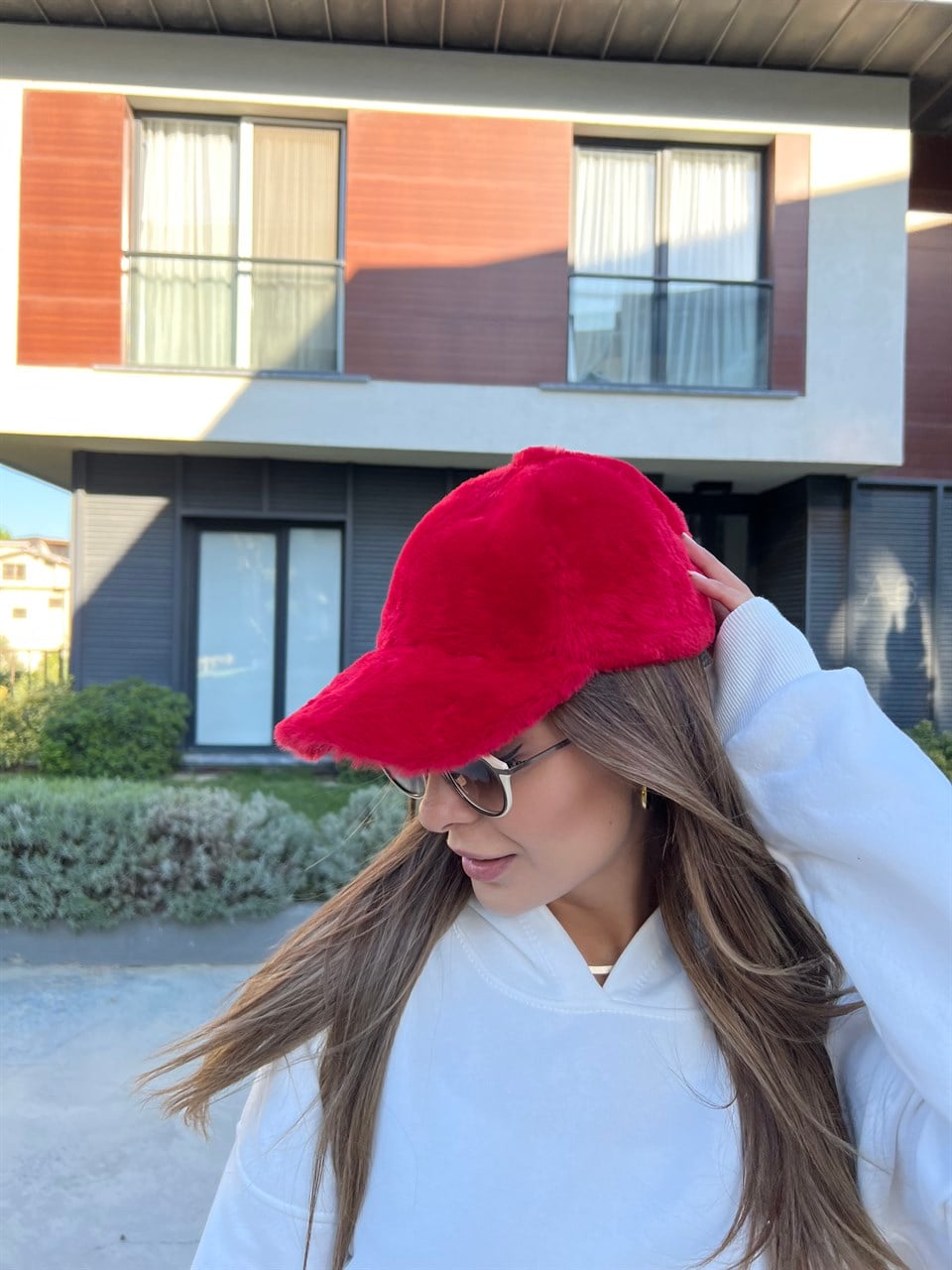 Xoxo Kırmızı Peluş Siperli Şapka