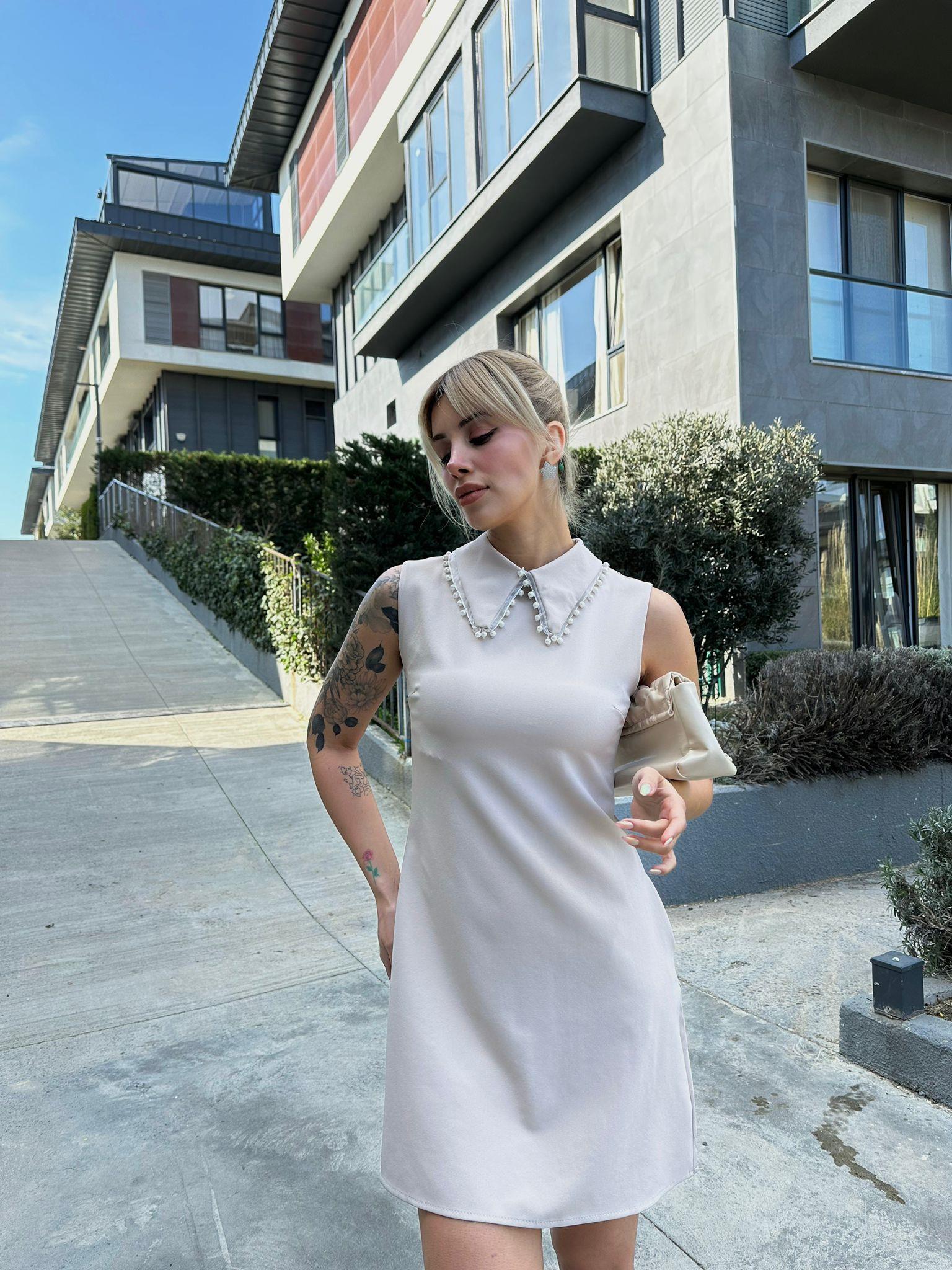 Yakası Top İncili Bebe Yaka Krem Kolsuz Elbise 17074538
