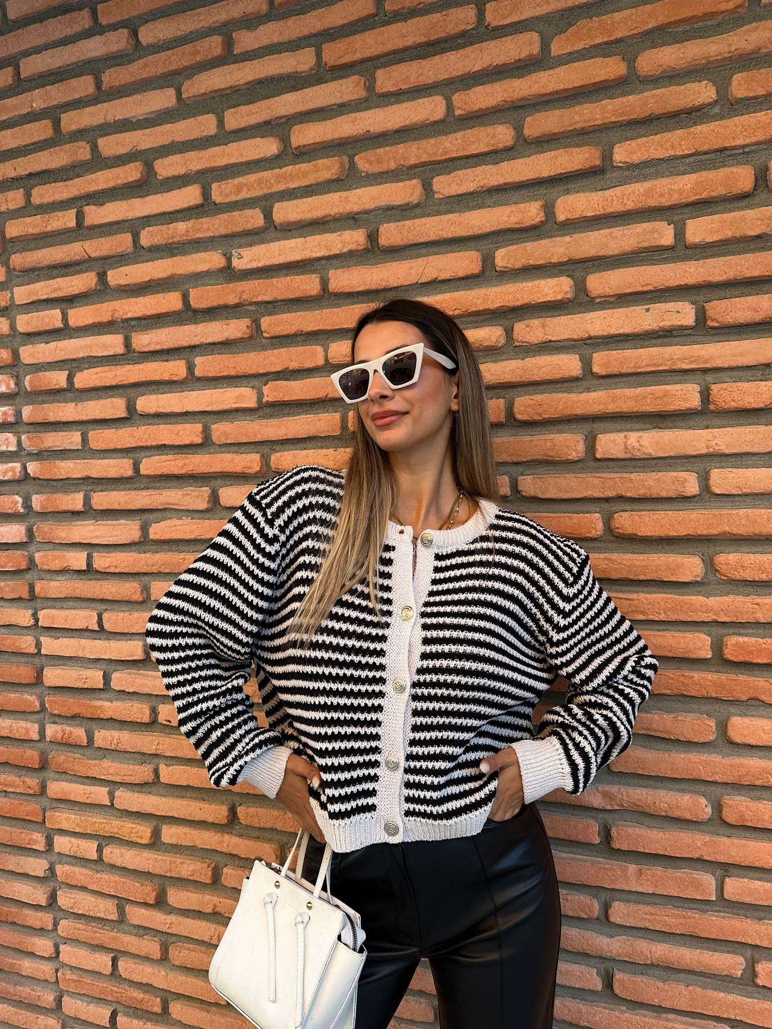 Yatay Çizgili Siyah Beyaz Triko Hırka 0706211117