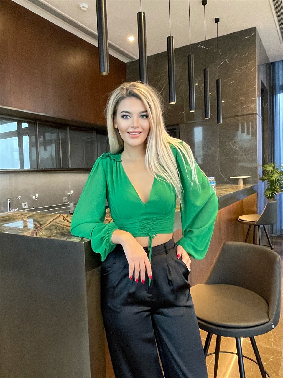 Yeşil Bel Bağcık Detay Bluz