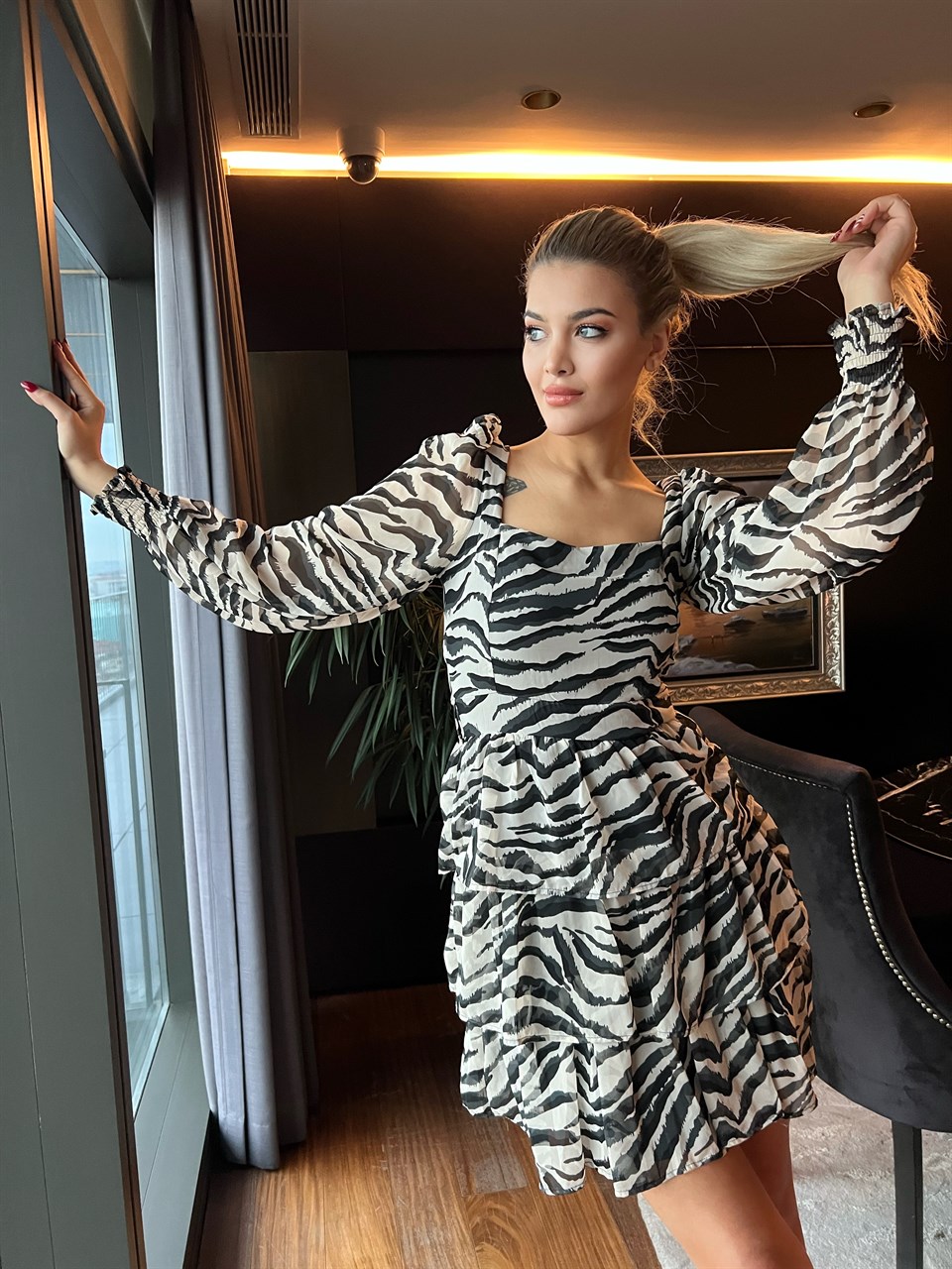 Zebra Sırt Dekolteli Elbise
